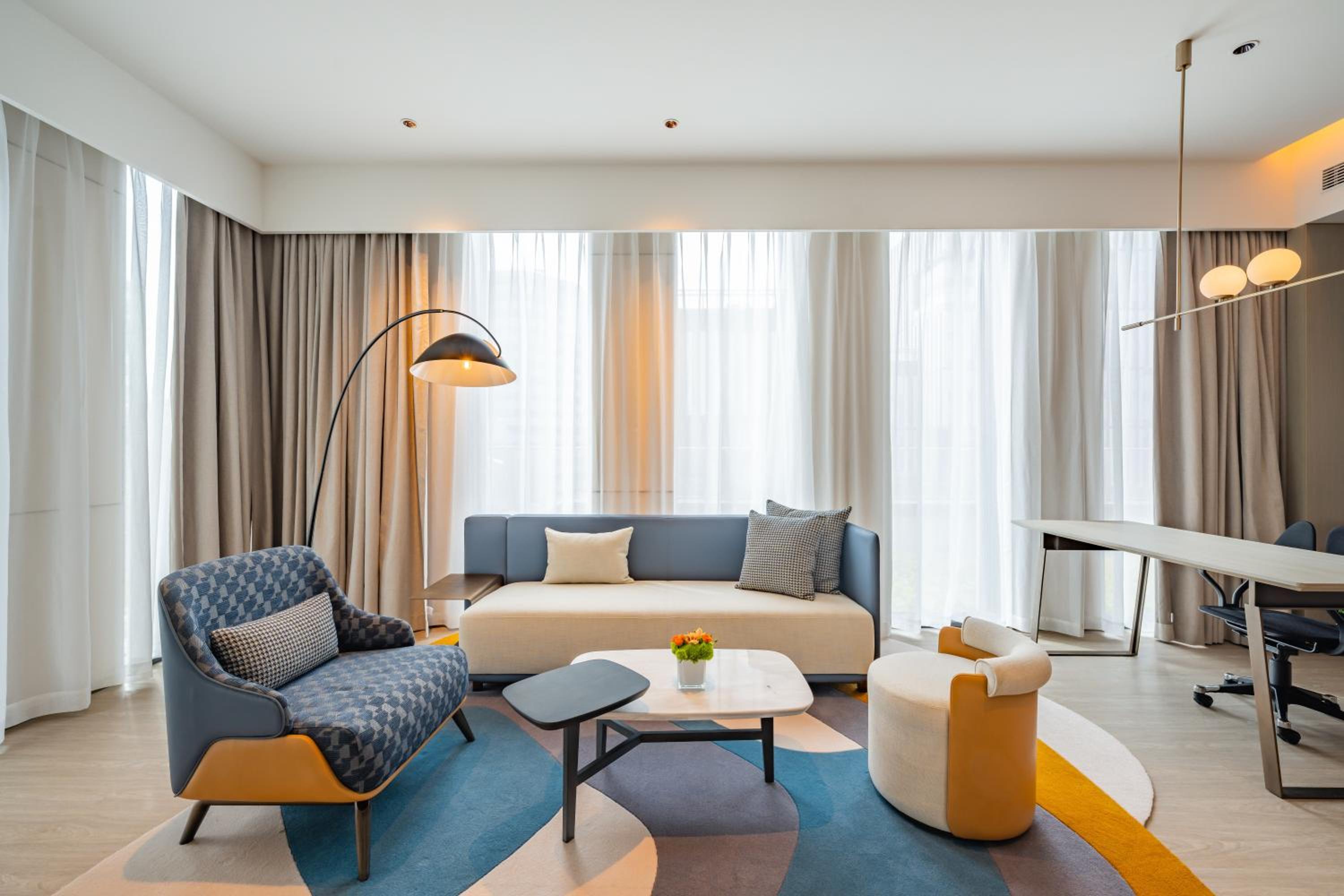 One-Bedroom King Suite
