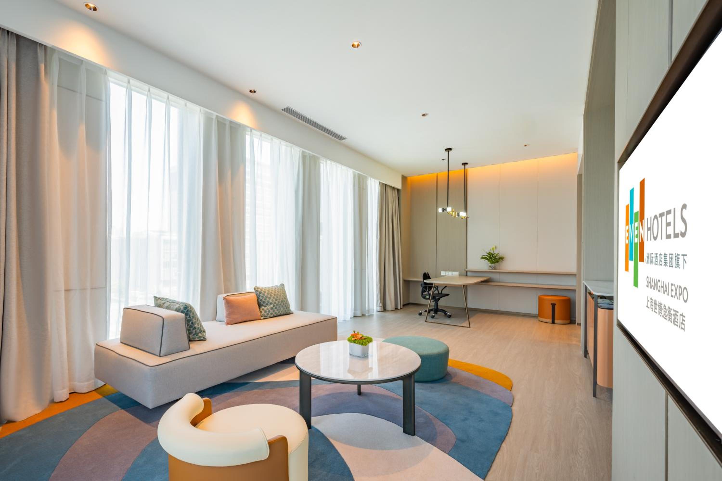 One-Bedroom King Suite