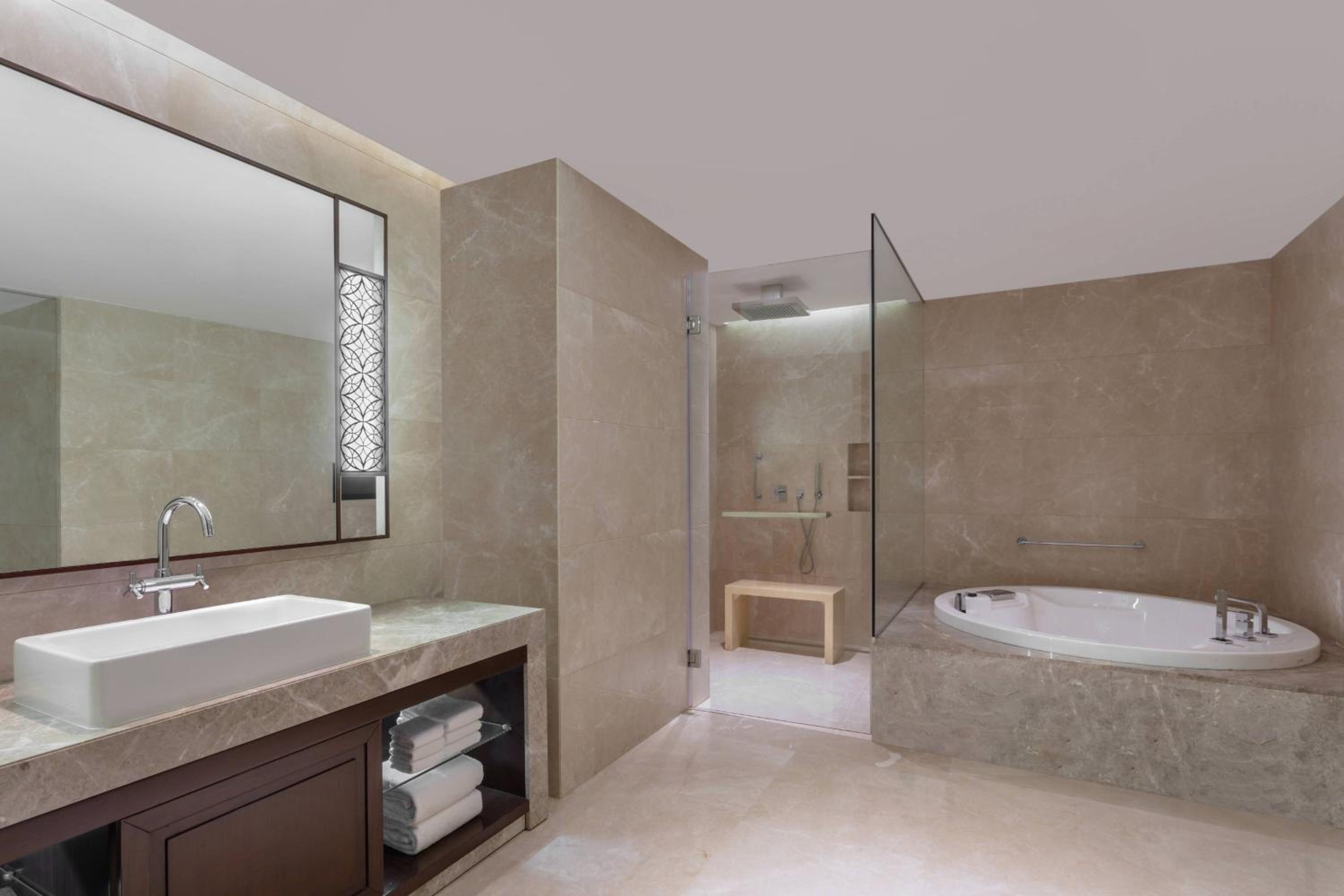 Vise Presidential Suite, Executive lounge access, 1 King
