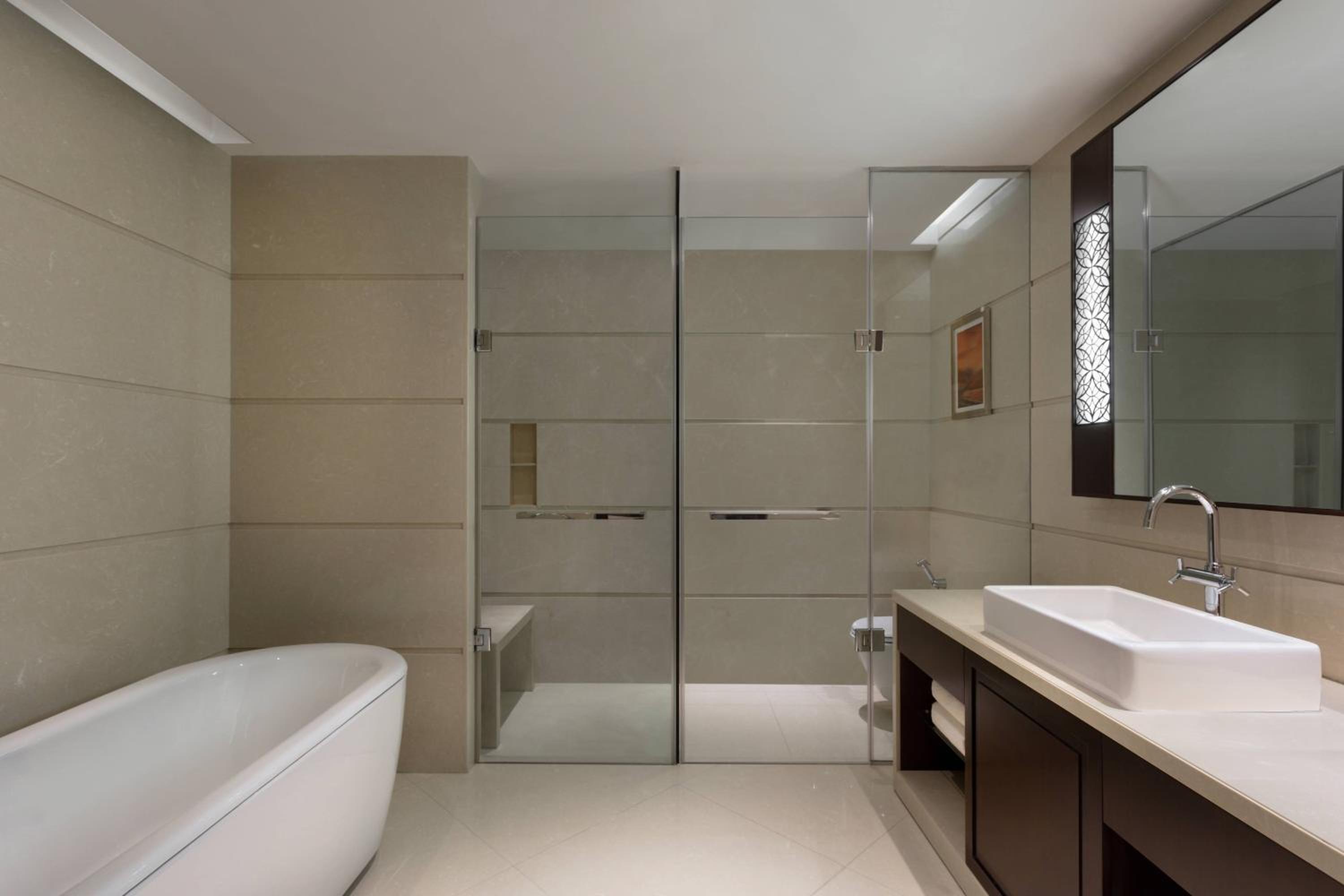 Club Suite, Executive lounge access, 1 Bedroom Suite, 1 King