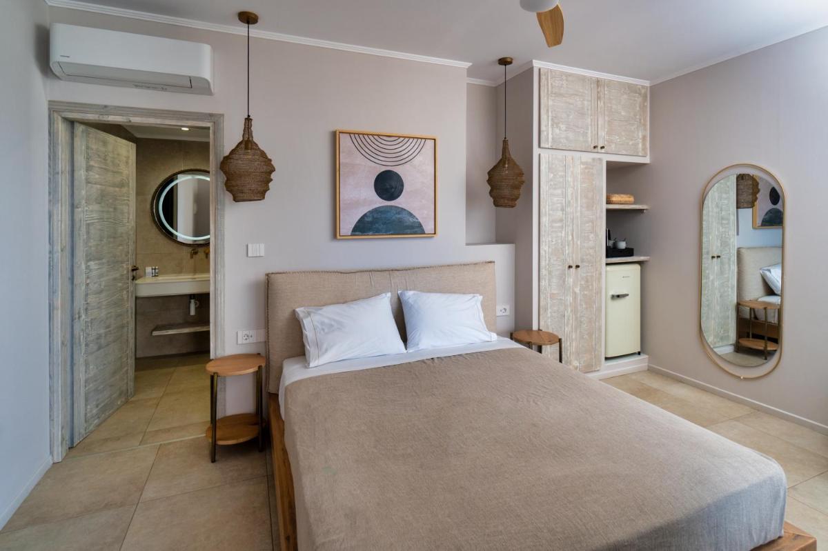 Deluxe Double Room with Balcony and Sea View photo 3
