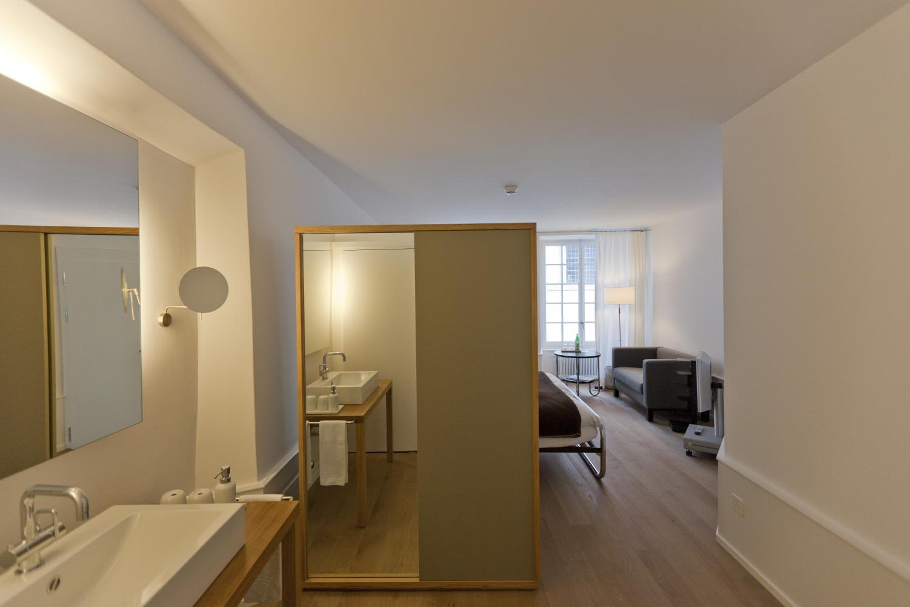 Superior Design Room - Photo 12
