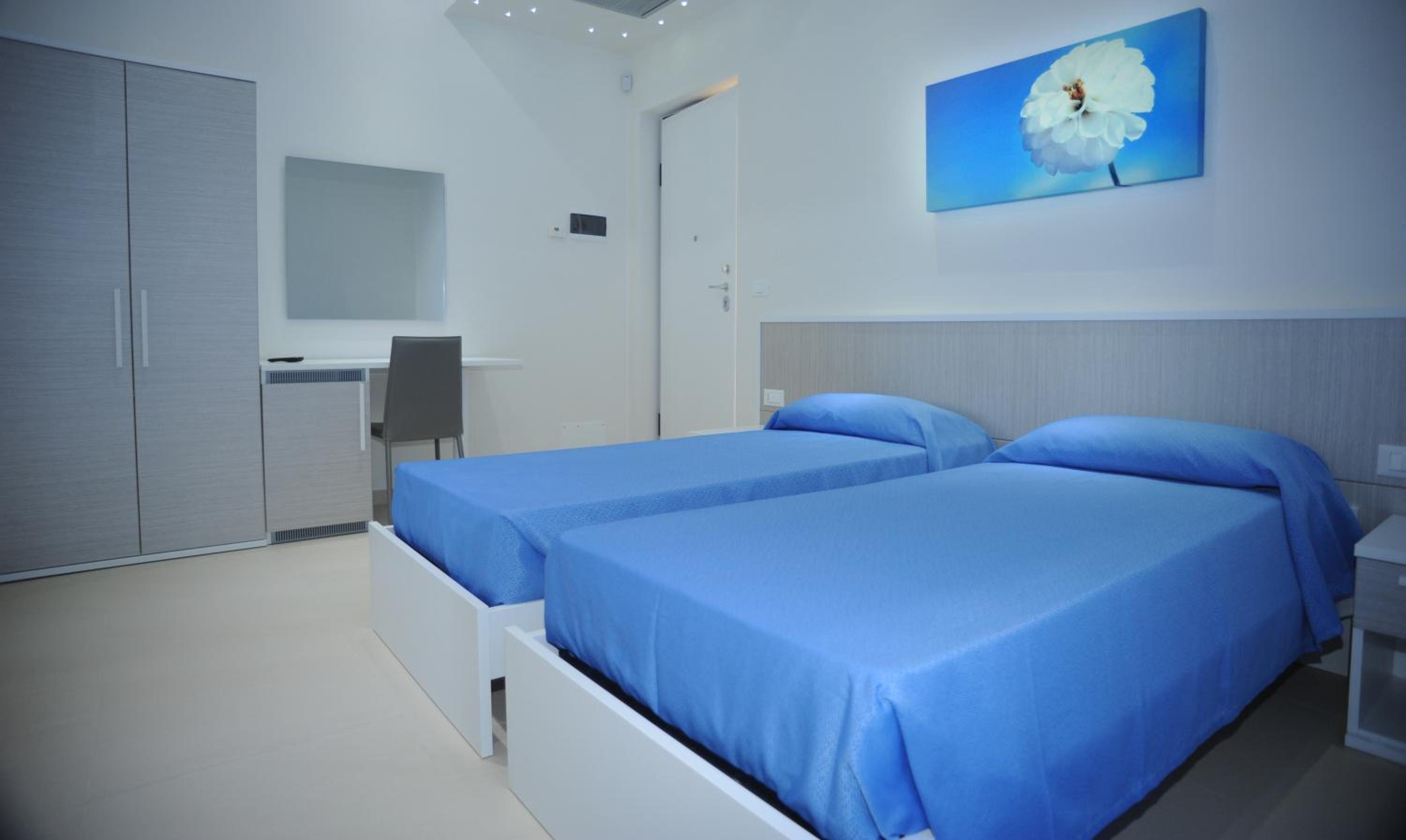 Triple Room with Private Bathroom - Photo 1
