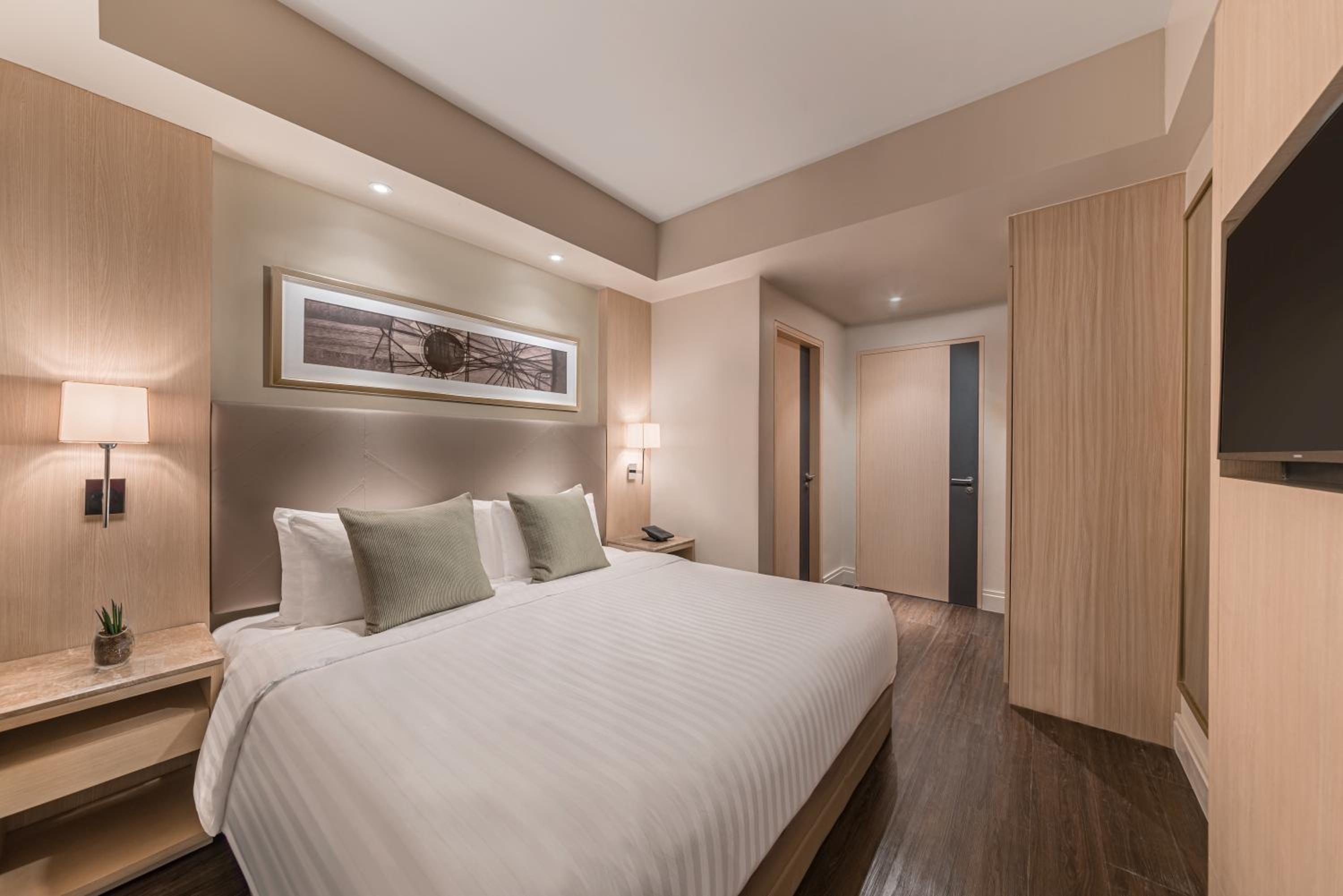 1 King Bed, Standard Room - Photo 2
