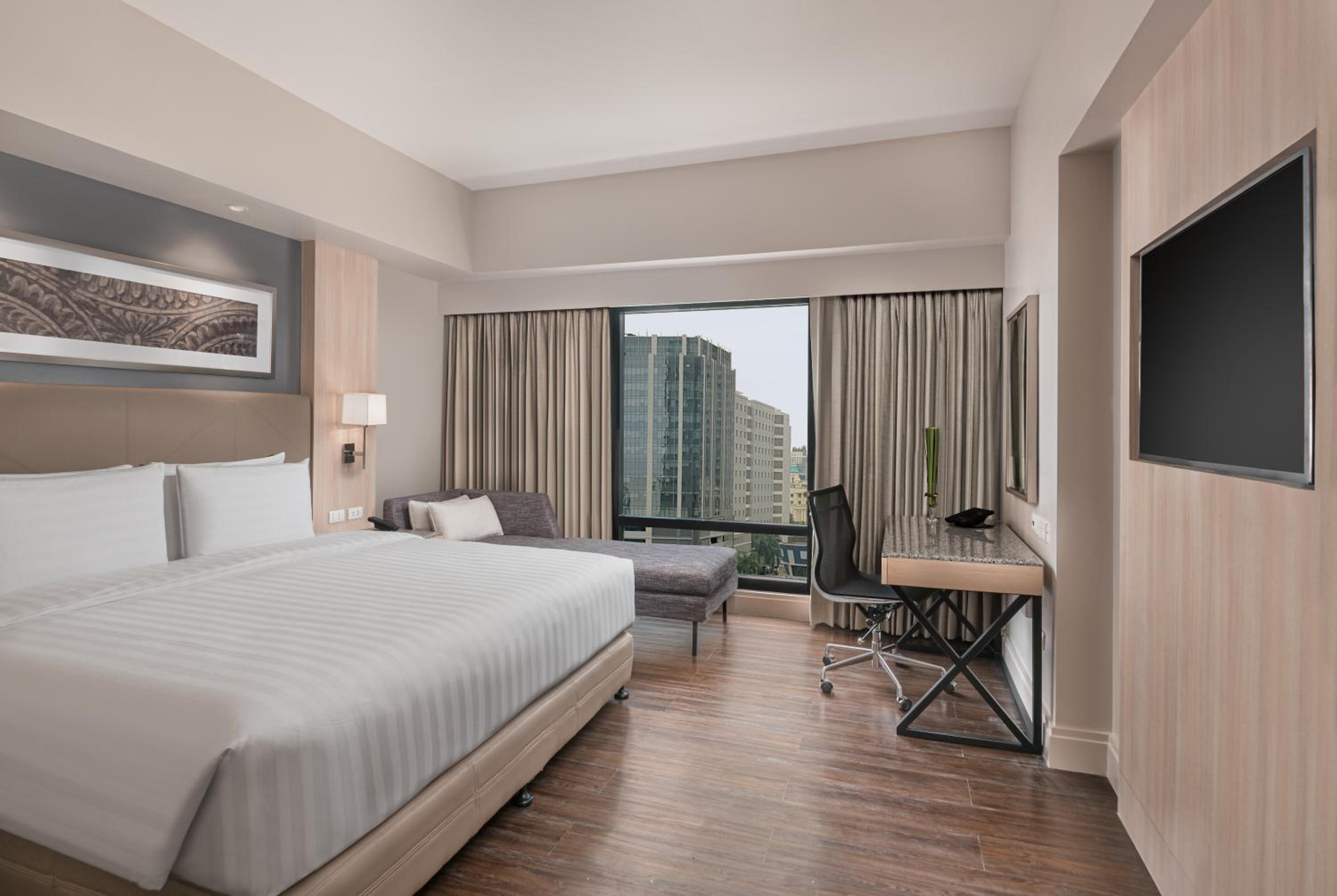 1 King Bed, Standard Room - Photo 1