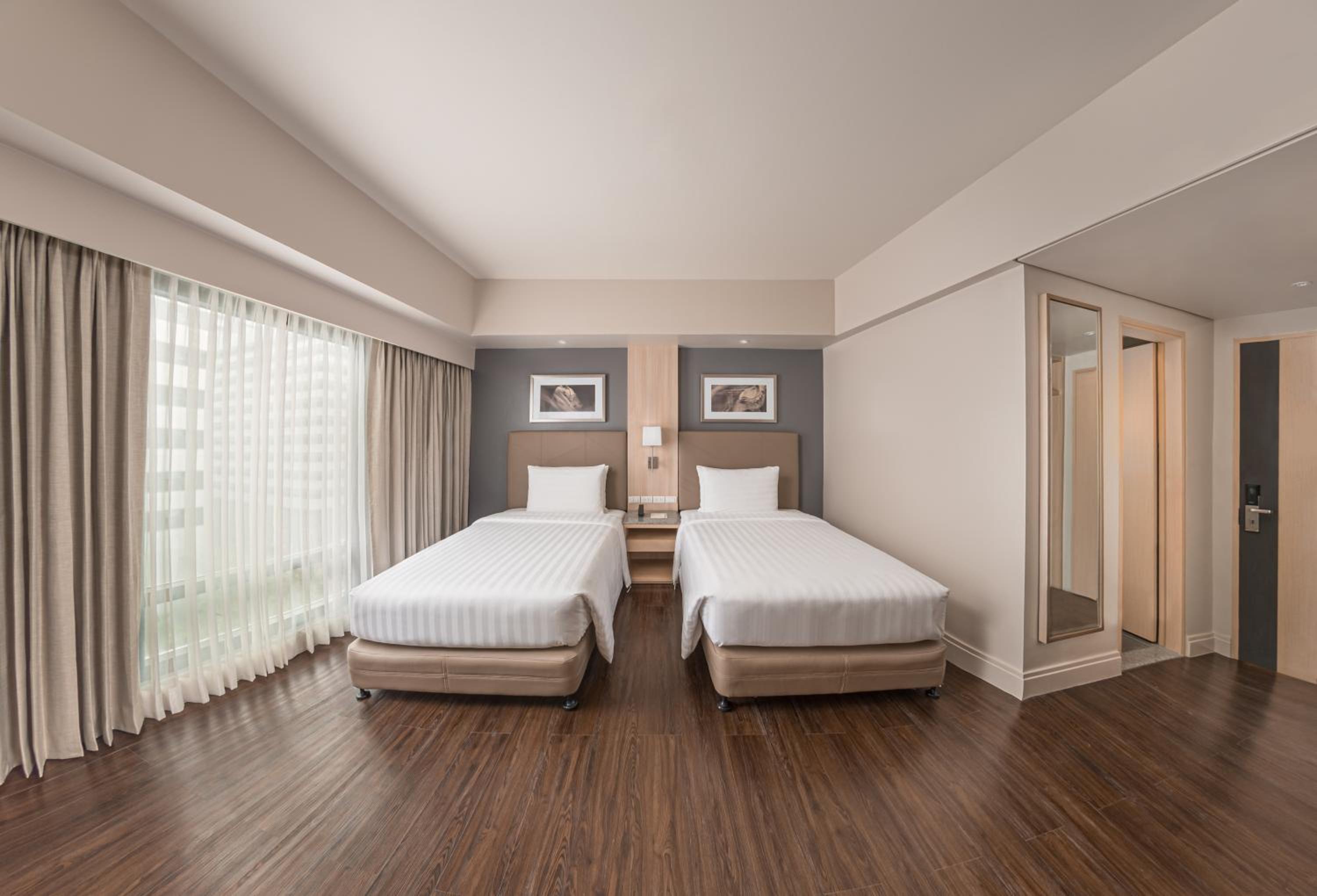 1 King Bed, Standard Room - Photo 5