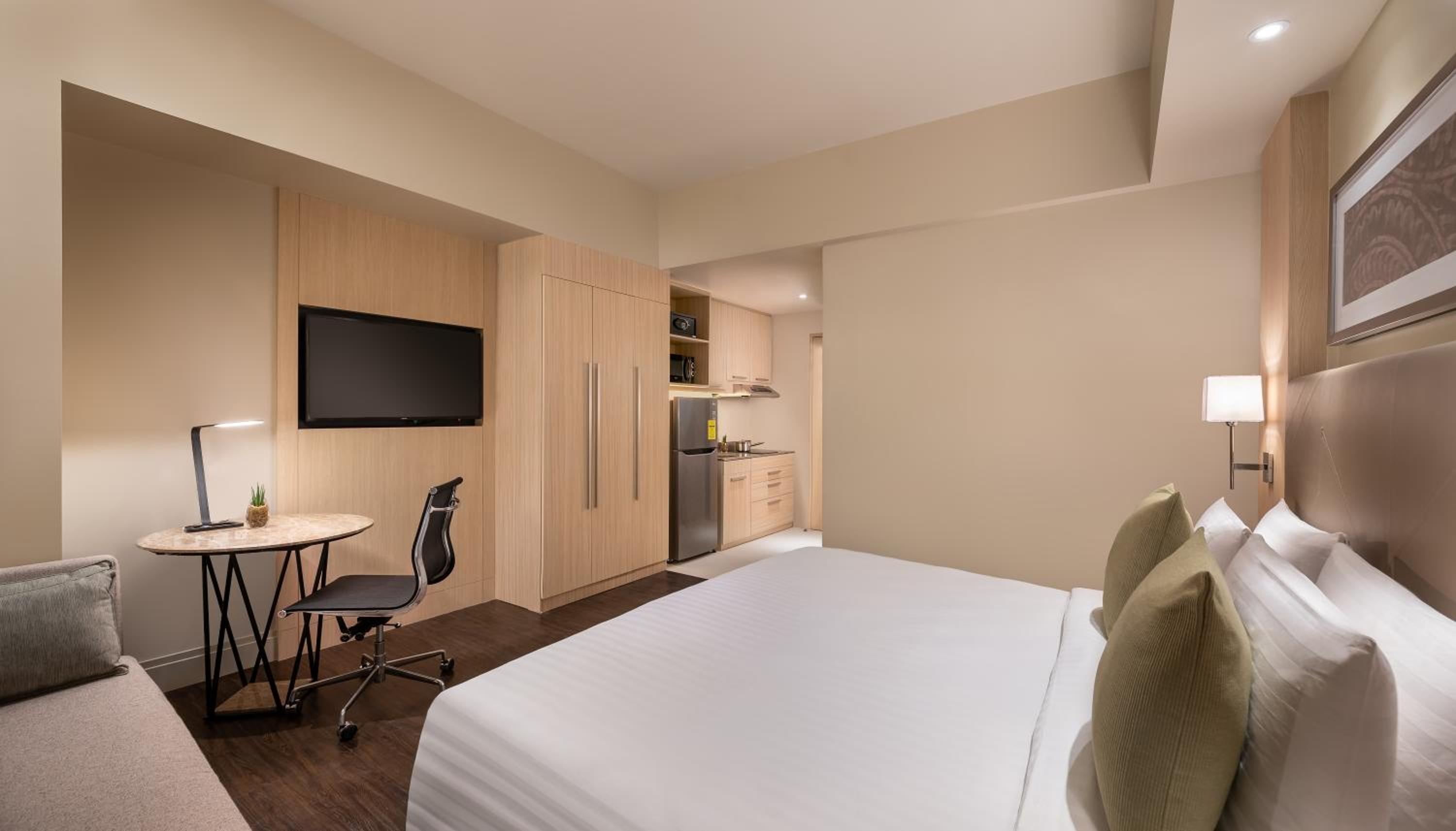 1 King Bed, Studio Room with Kitchenette - Photo 1