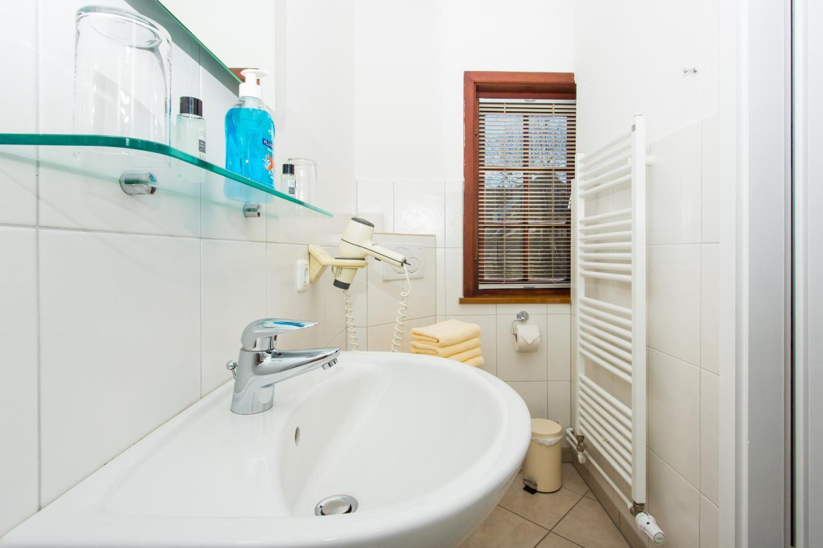 Double Room - Photo 3