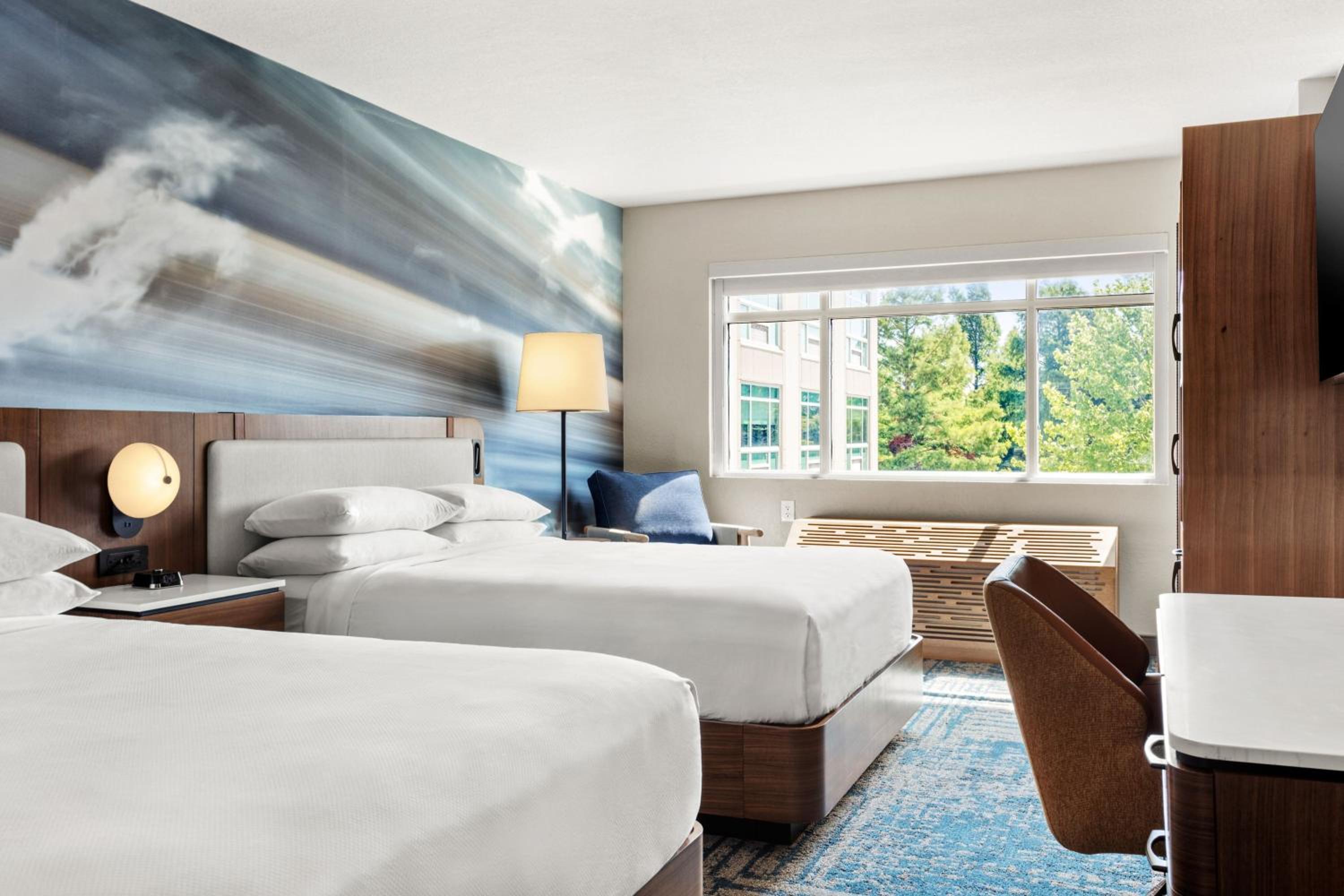 Queen Room with Two Queen Beds - Photo 4