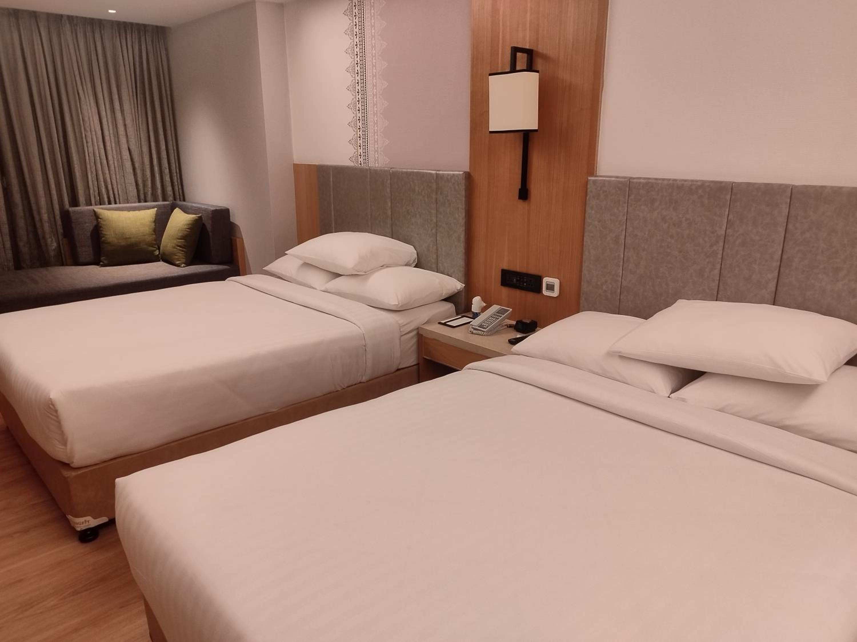 Premium Twin Room at Courtyard by Marriott Tiruchirappalli