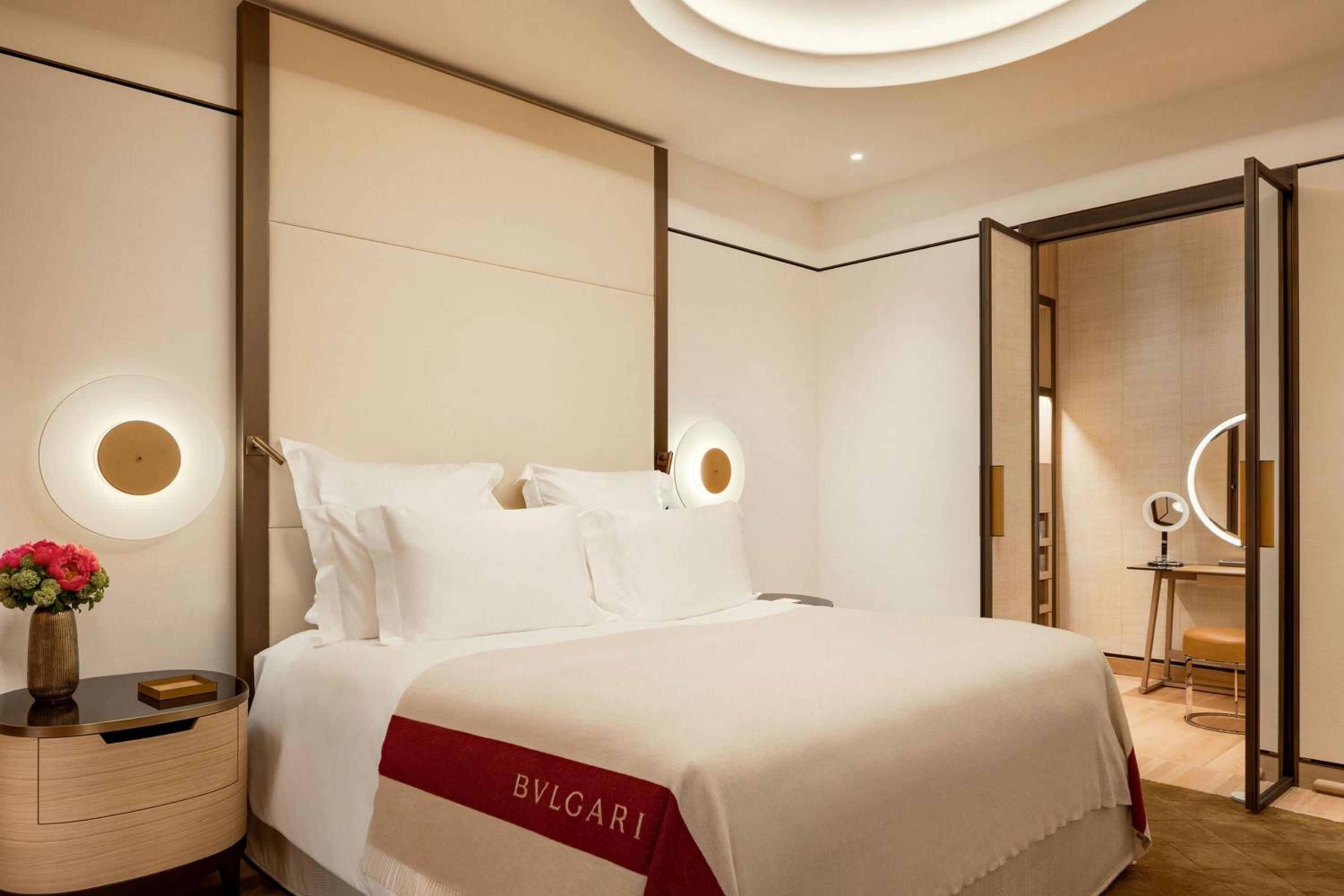 Premium King Room with City View