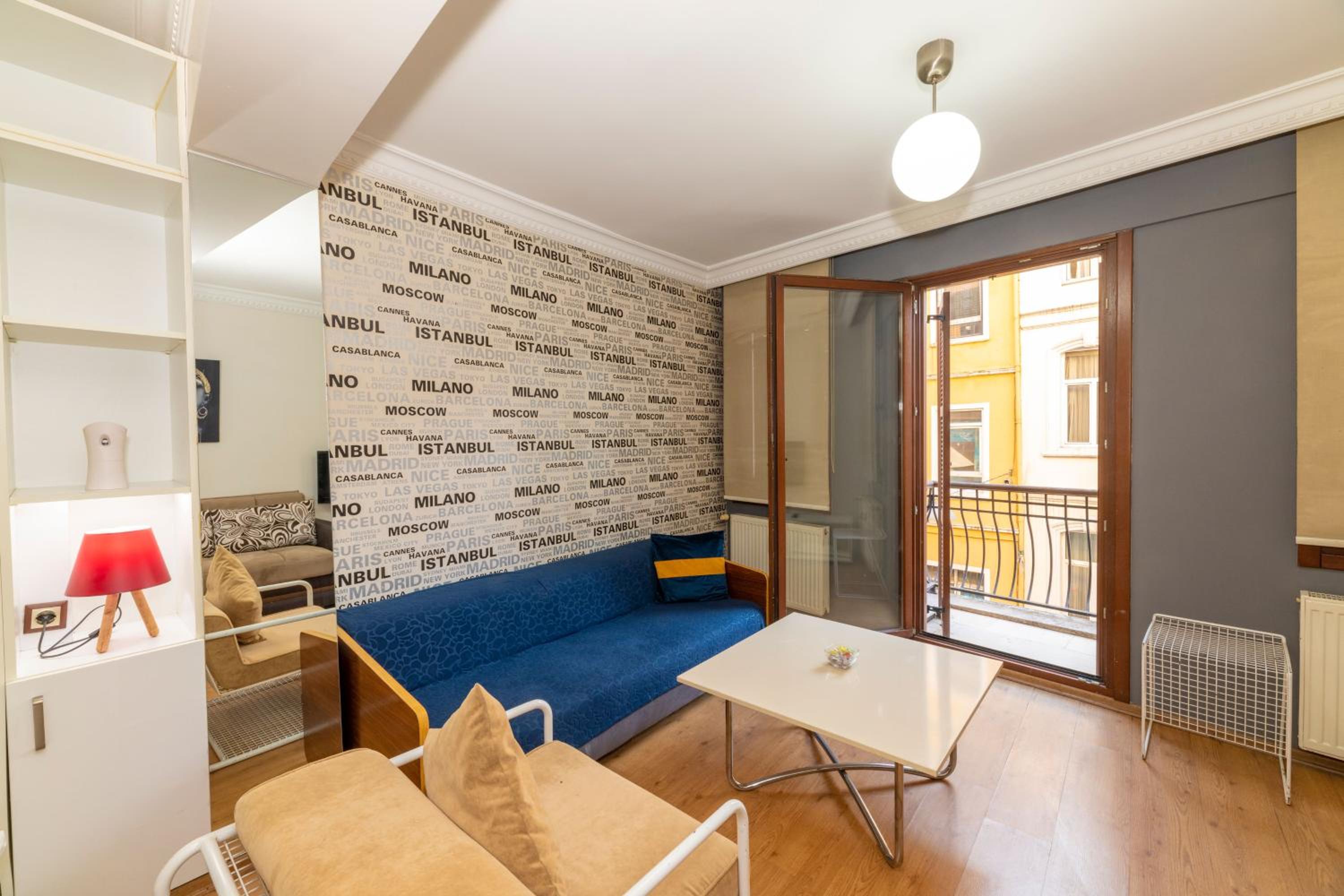Family Room with Balcony photo 3