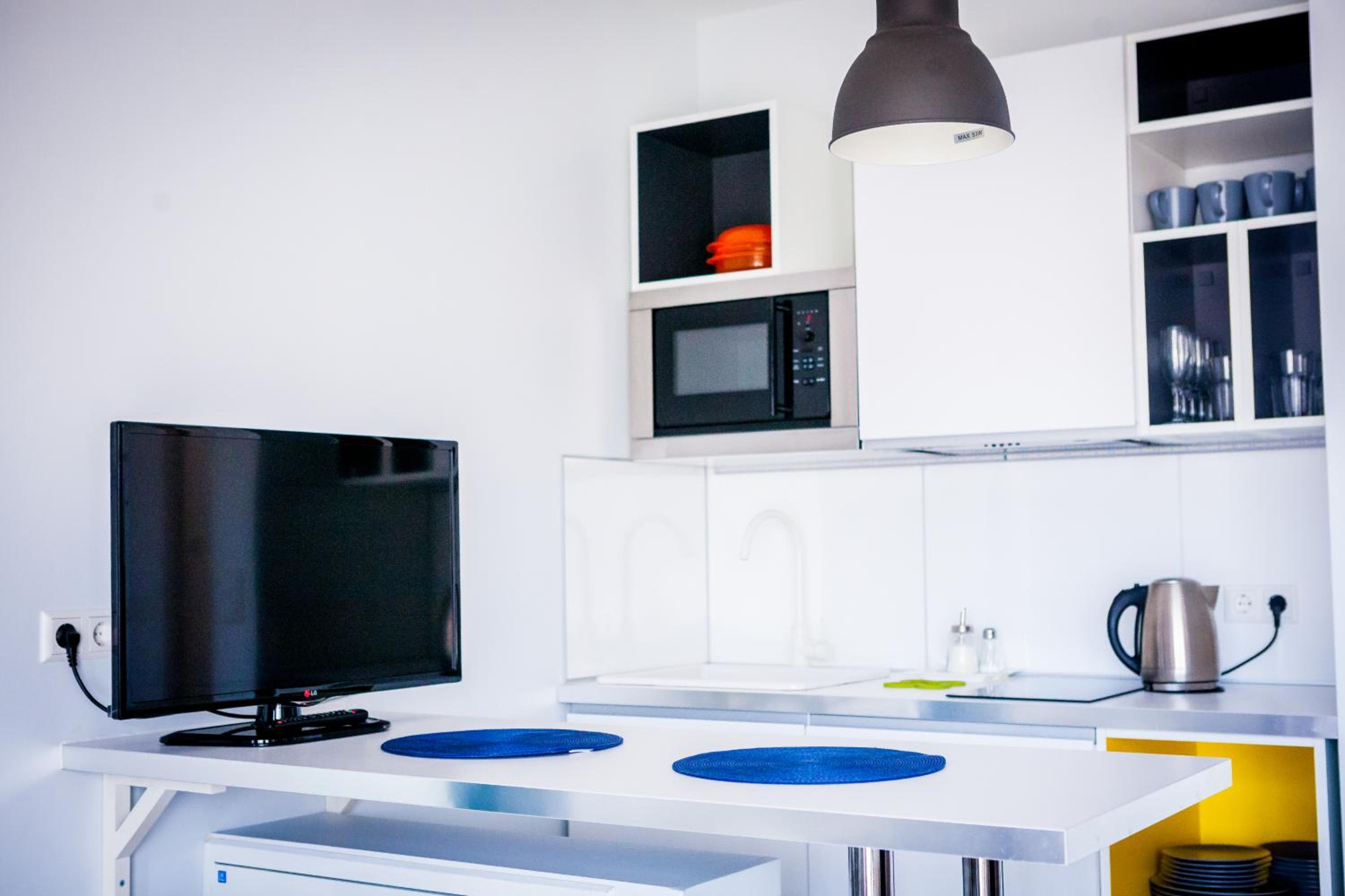 Two-Bedroom Apartment with Air Conditioner (6 Adults) - Photo 8