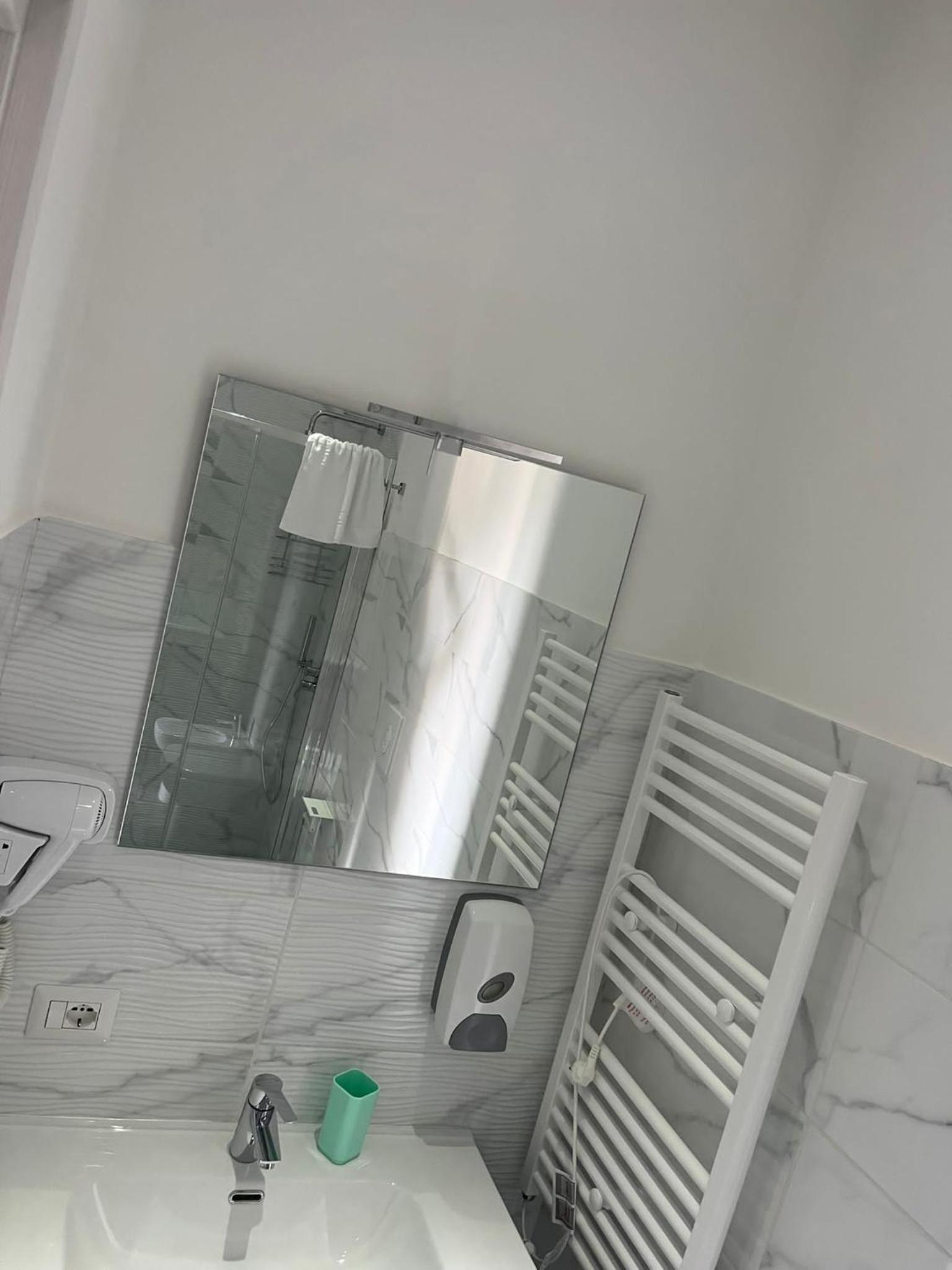 Twin Room with Private Bathroom - Photo 6