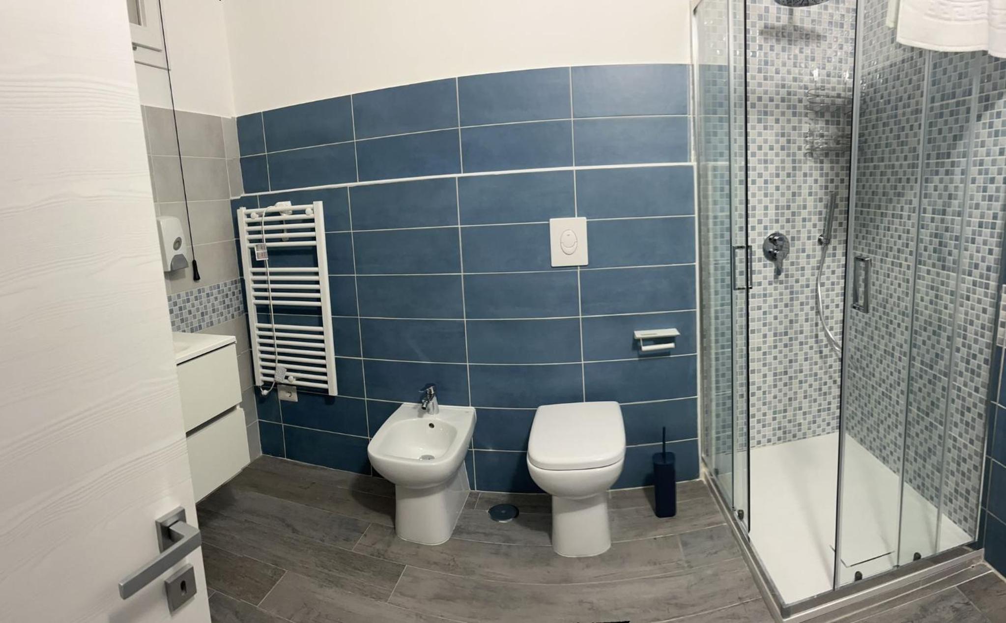 Large Double Room - Photo 2