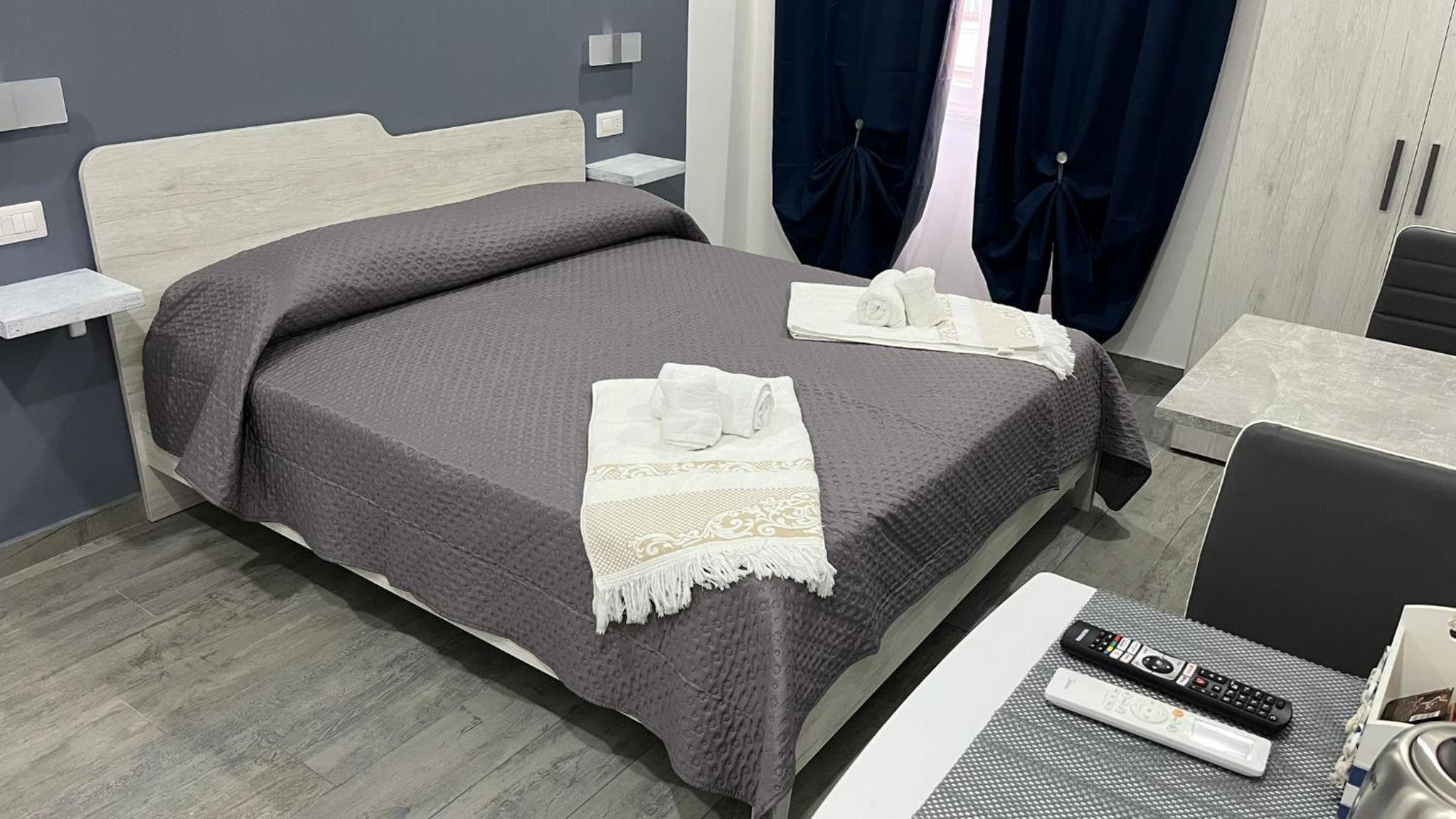 Large Double Room - Photo 6