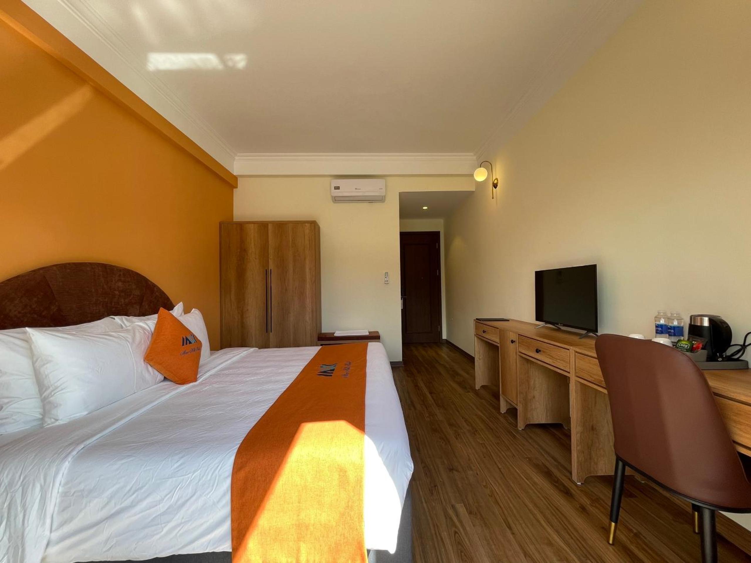 Double Room with Lake View - Photo 31