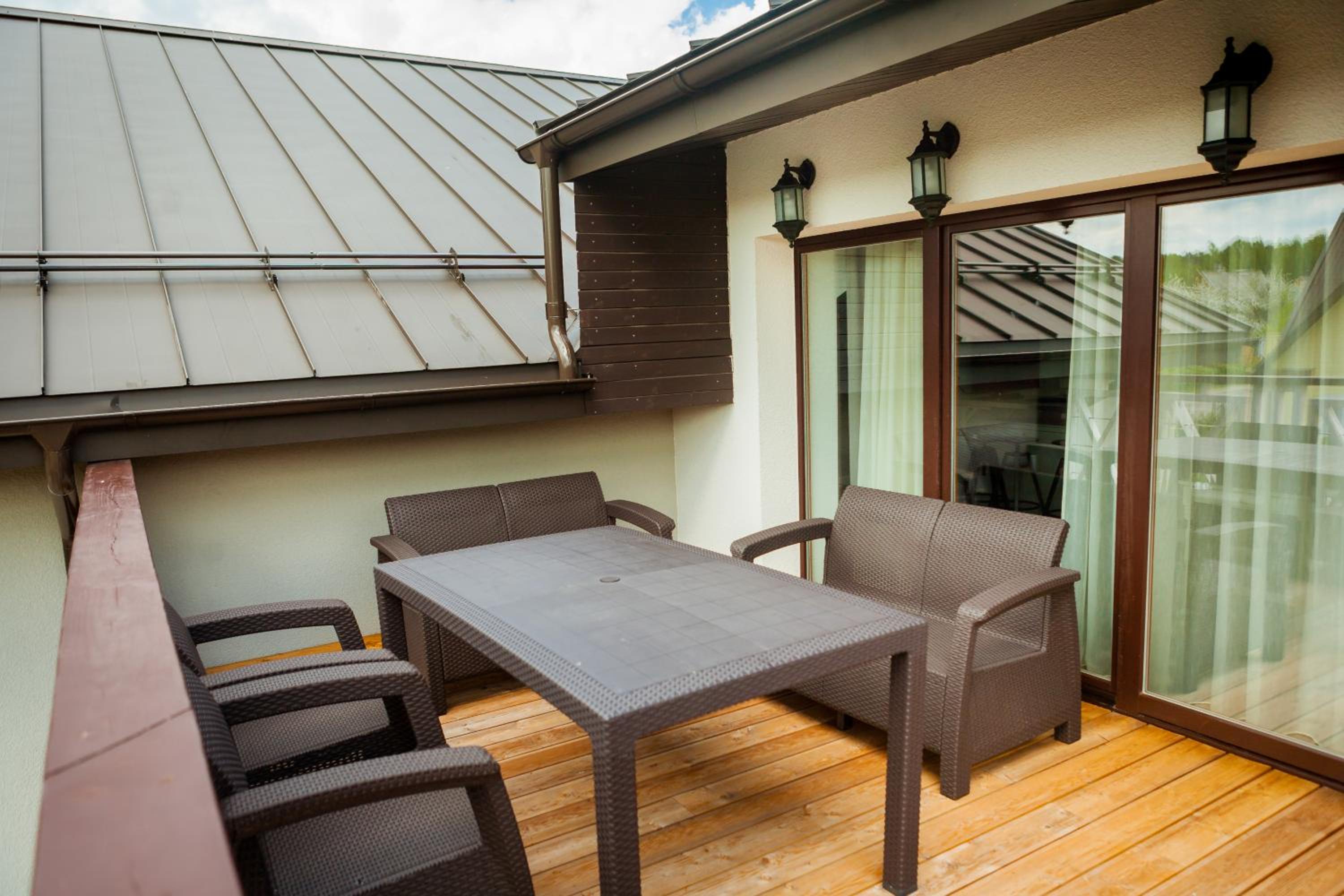 Two-Bedroom Apartment with Air Conditioner (6 Adults) - Photo 2