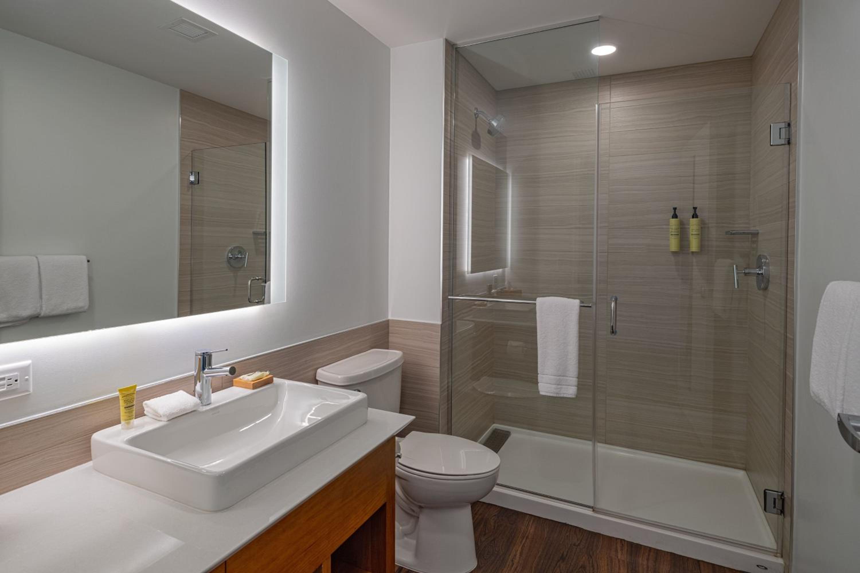 Standard King Room - Photo 3