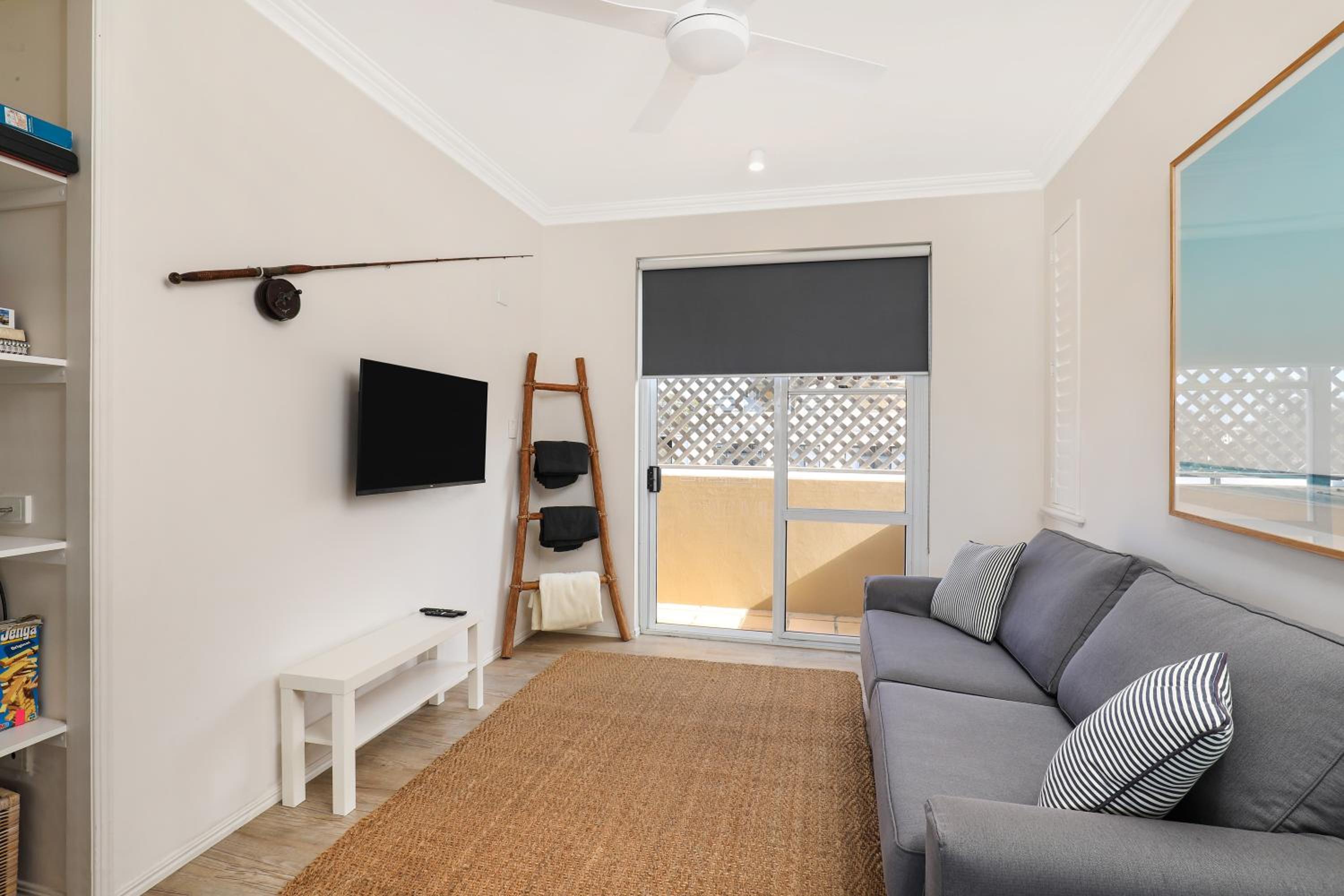 Deluxe Three-Bedroom Penthouse with Private Rooftop BBQ Terrace - Pleystowe - External Apartment photo 2
