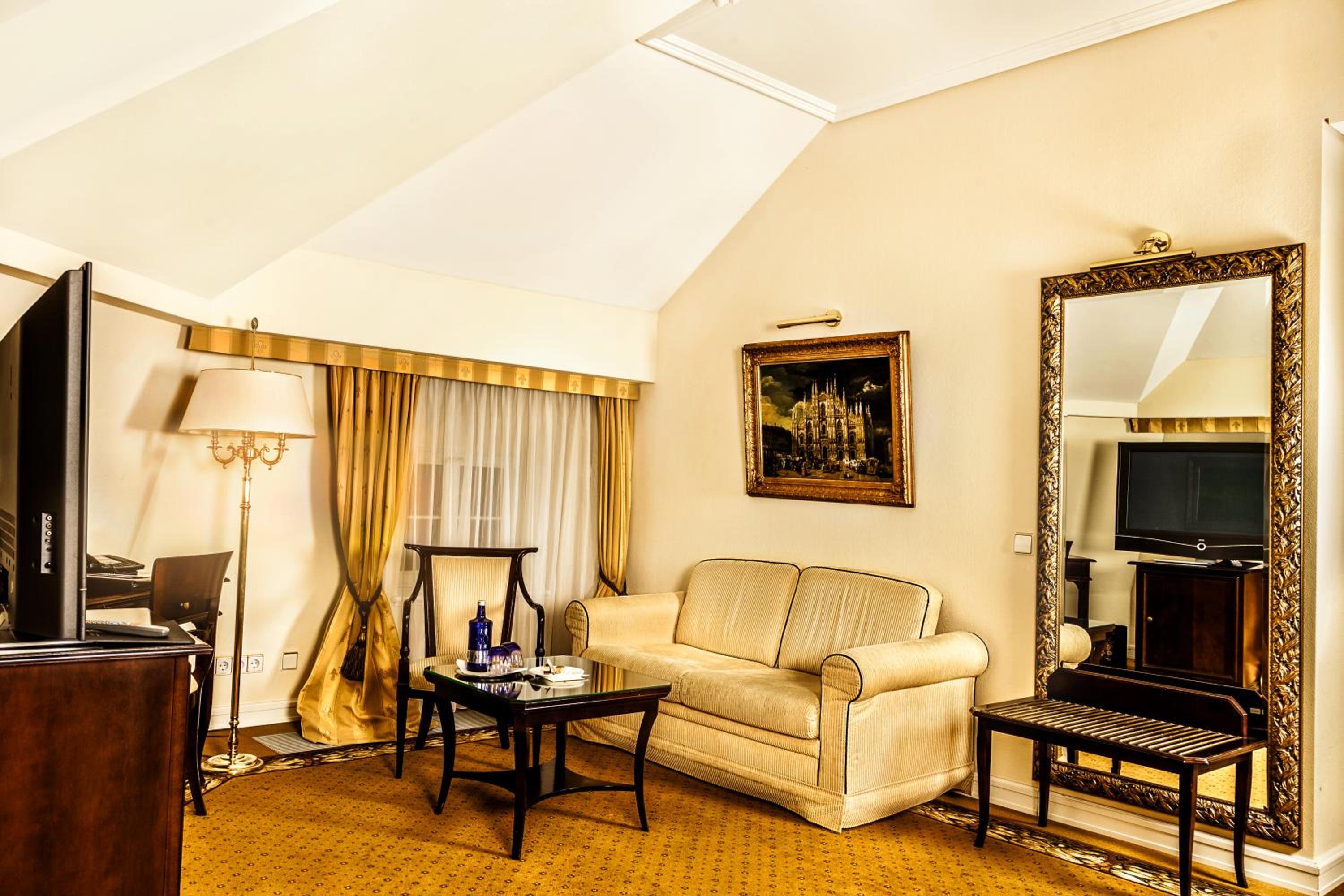 Executive Junior Suite mit Blick auf die Frauenkirche Executive Junior Suite mit Blick auf die Frauenkirche
