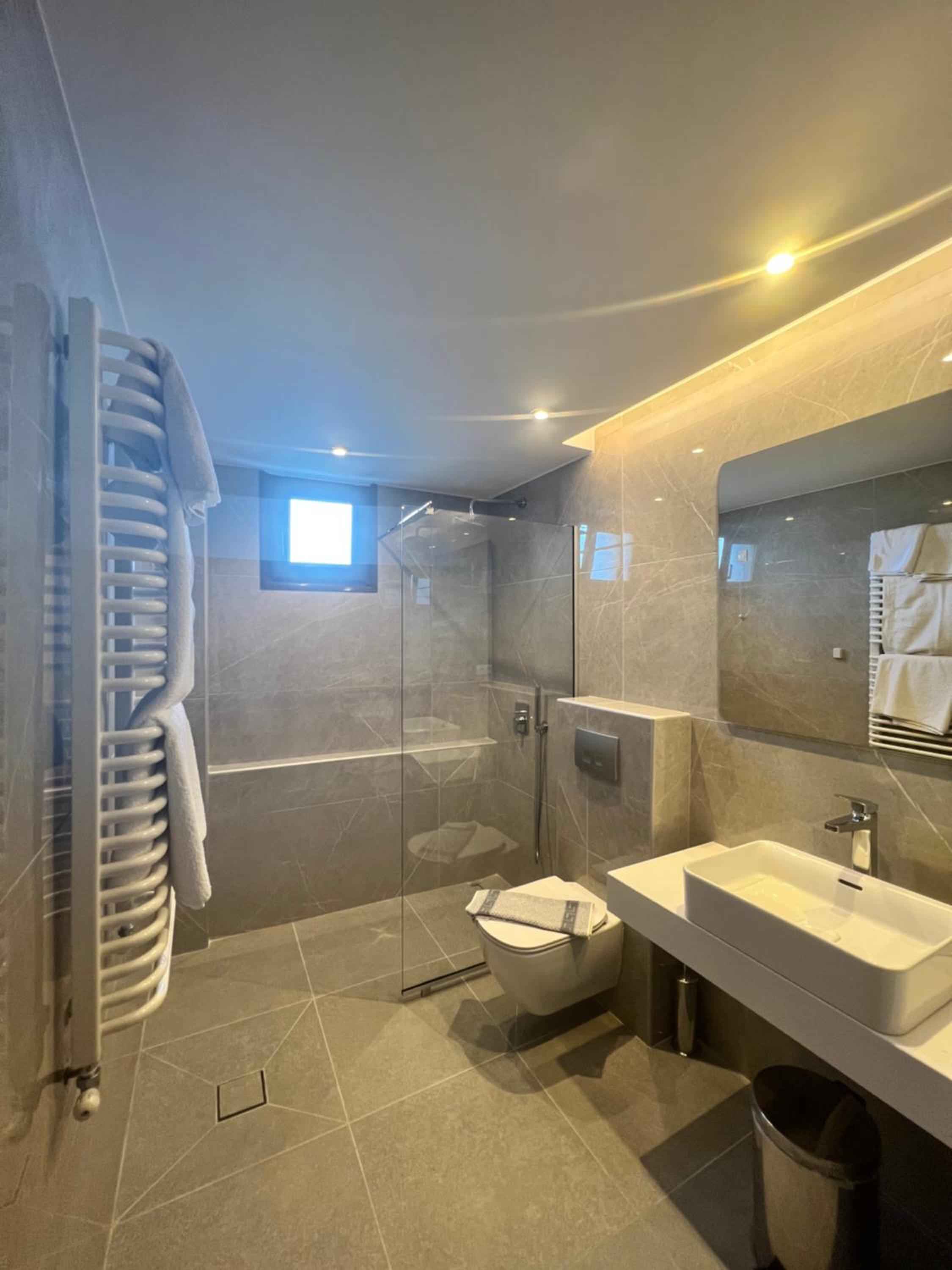 Triple Room with Side Sea View - Photo 8
