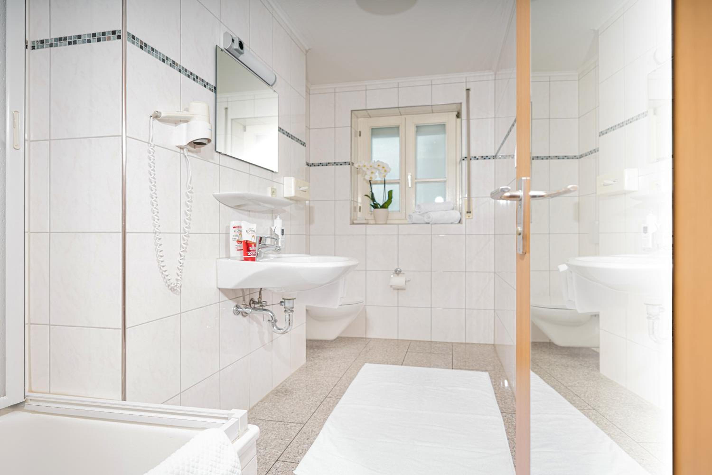 Double Room - Photo 9