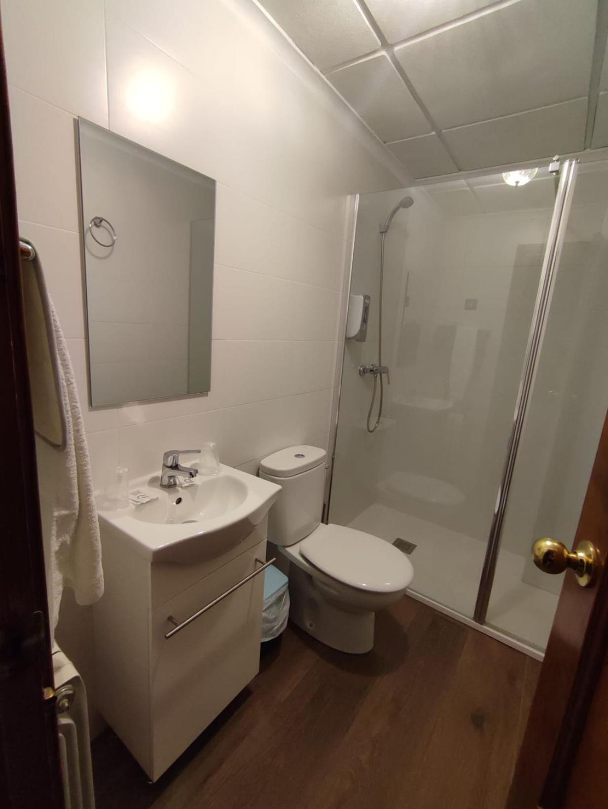Double Room With Private Bathroom photo 2