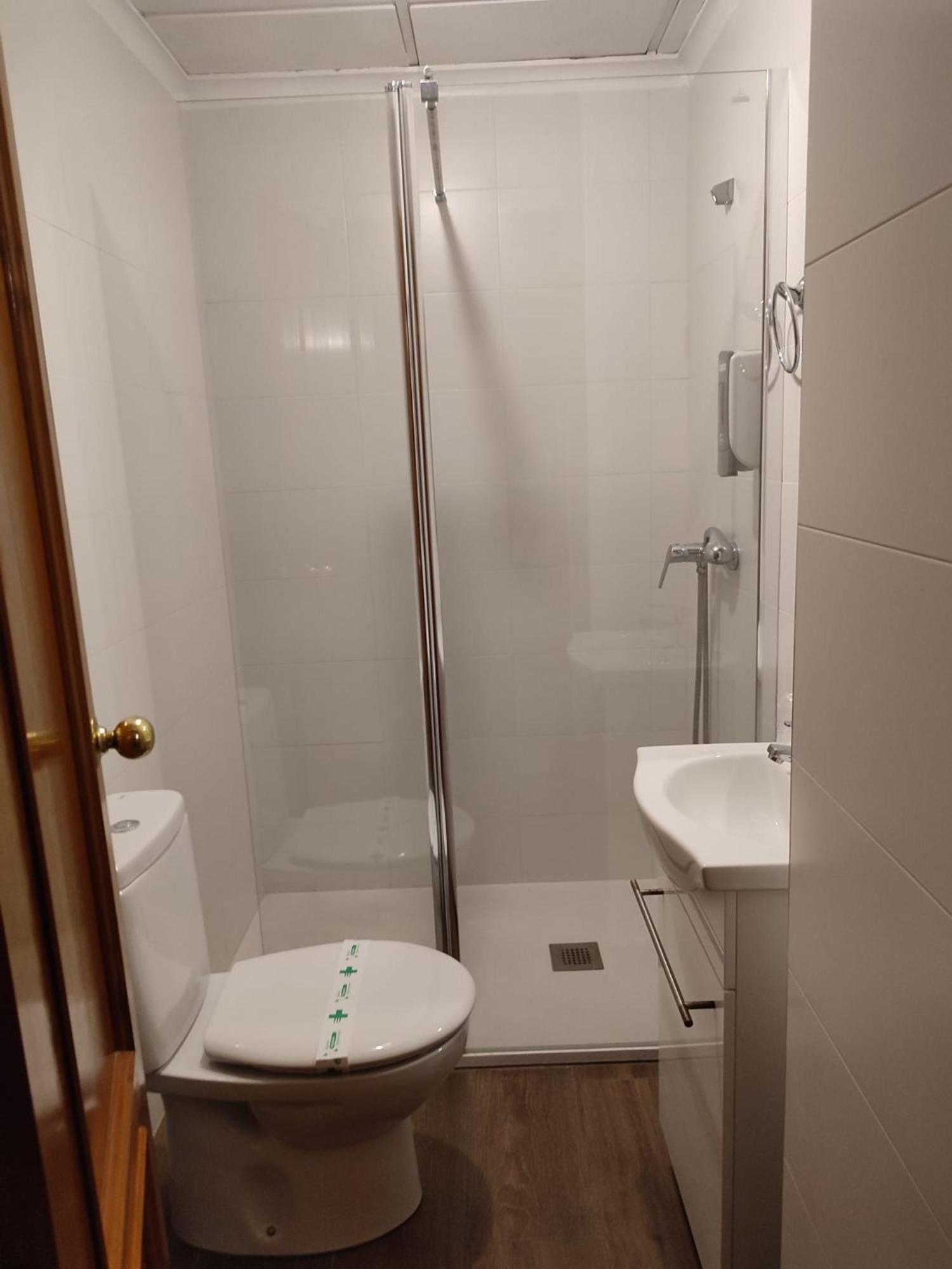 Double Room With Private Bathroom photo 2