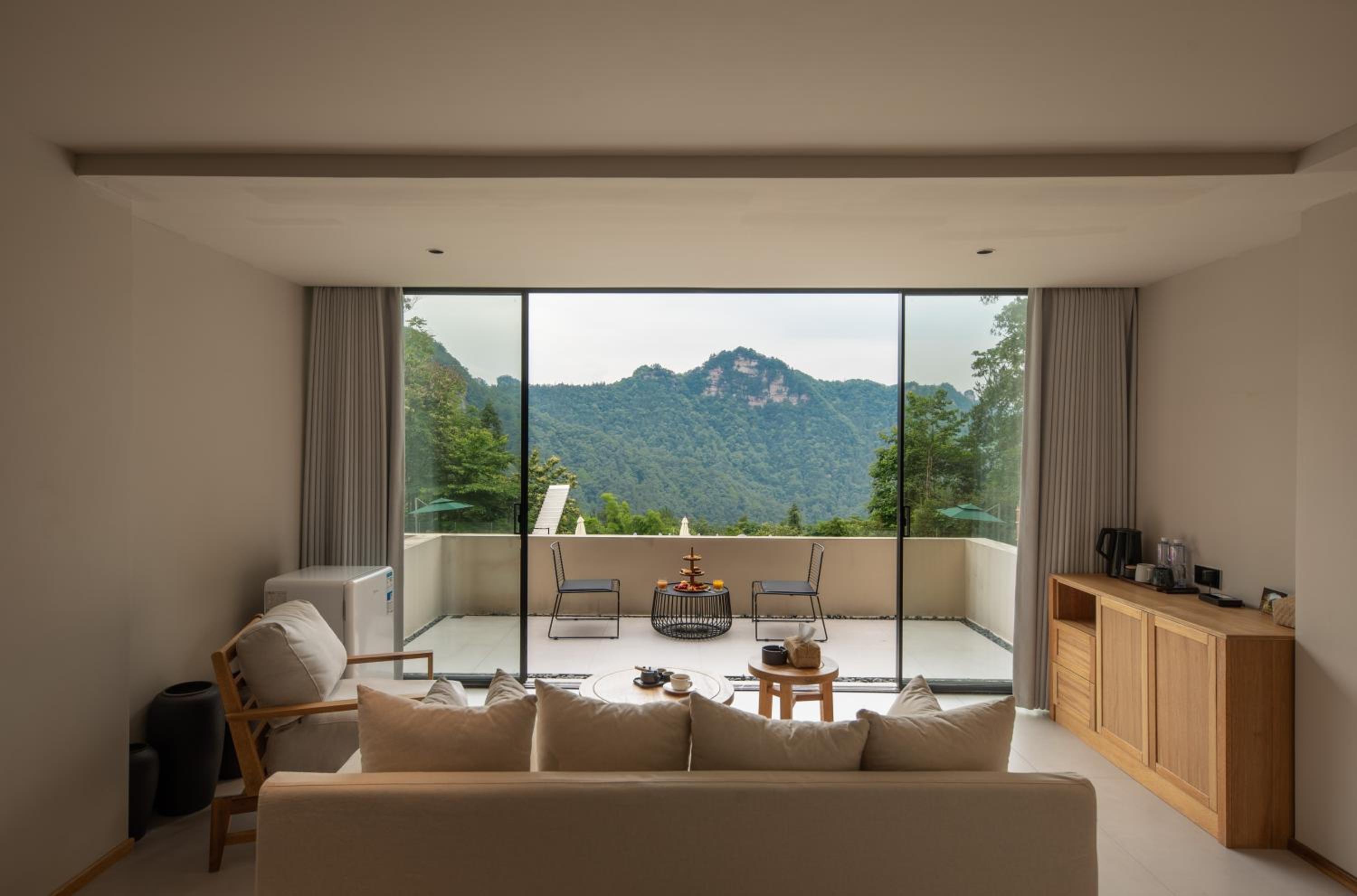King Room with Mountain View photo 2