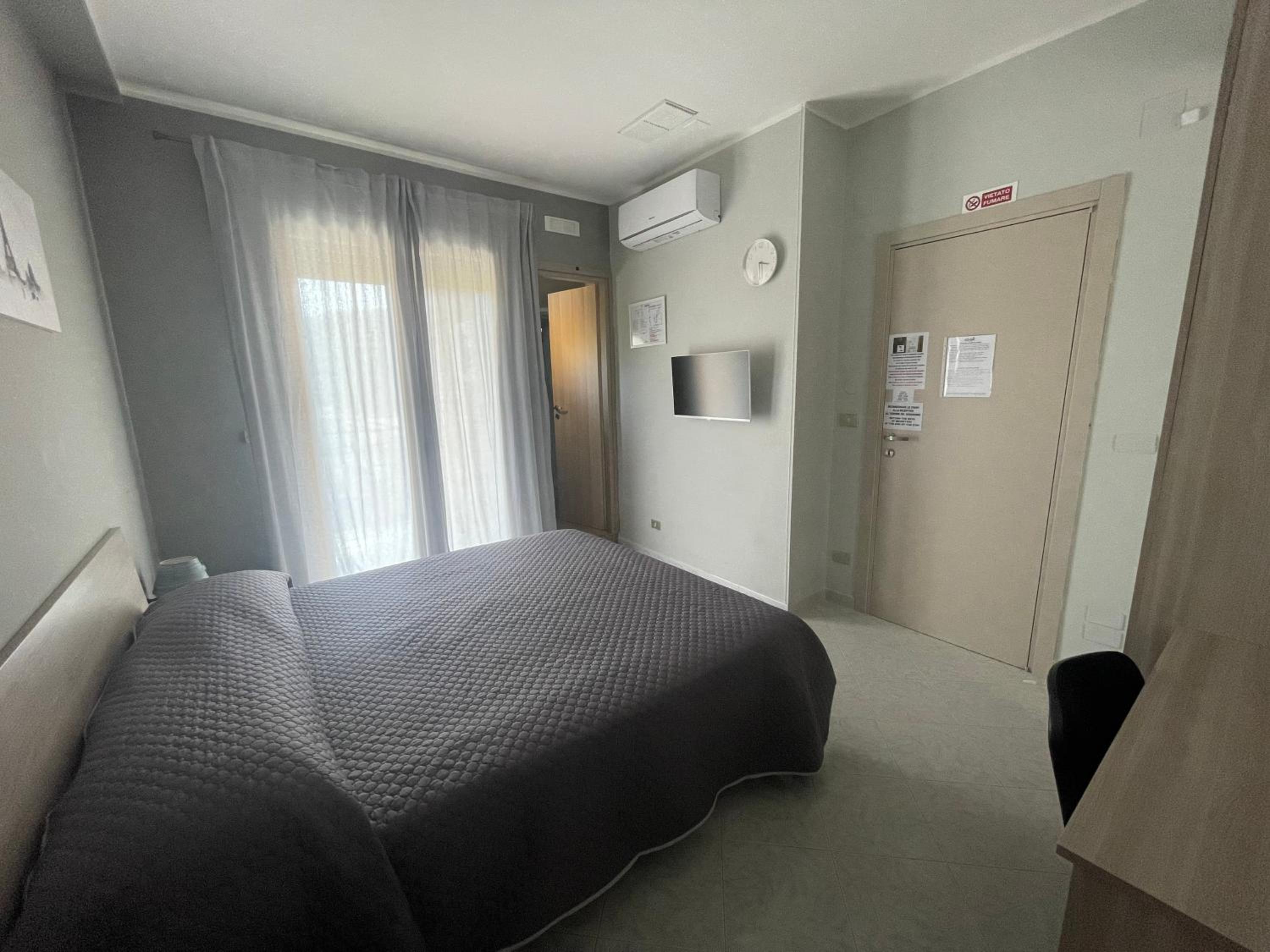 Standard Double Room photo 3