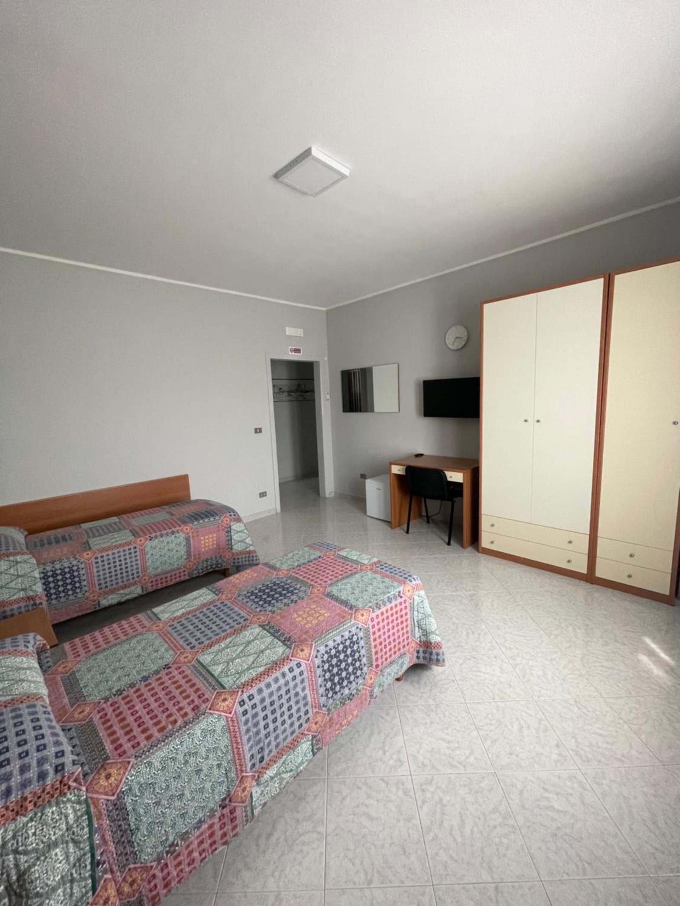 Twin Room with Private Bathroom photo 2
