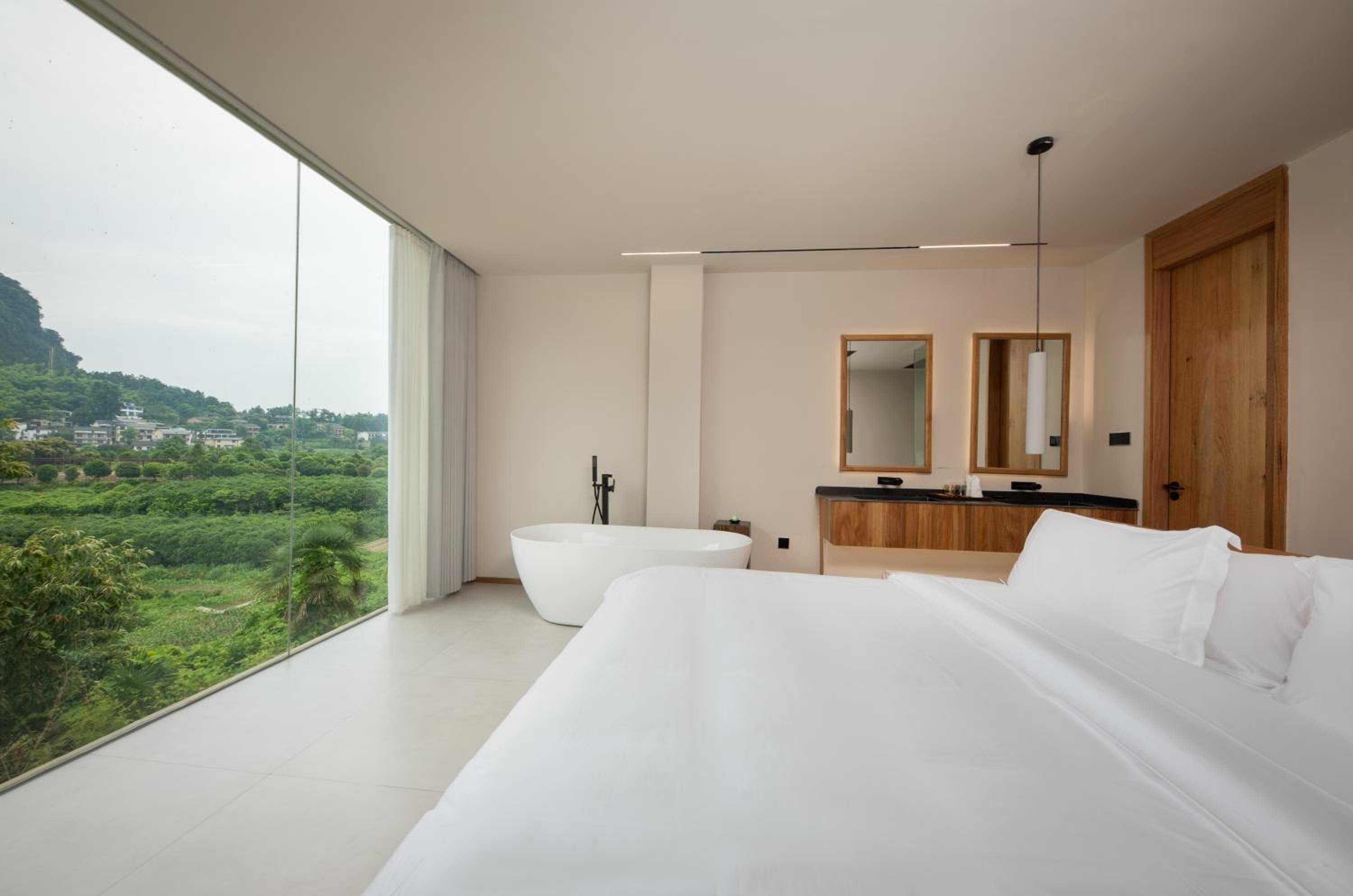 Family Suite with Mountain View photo 3