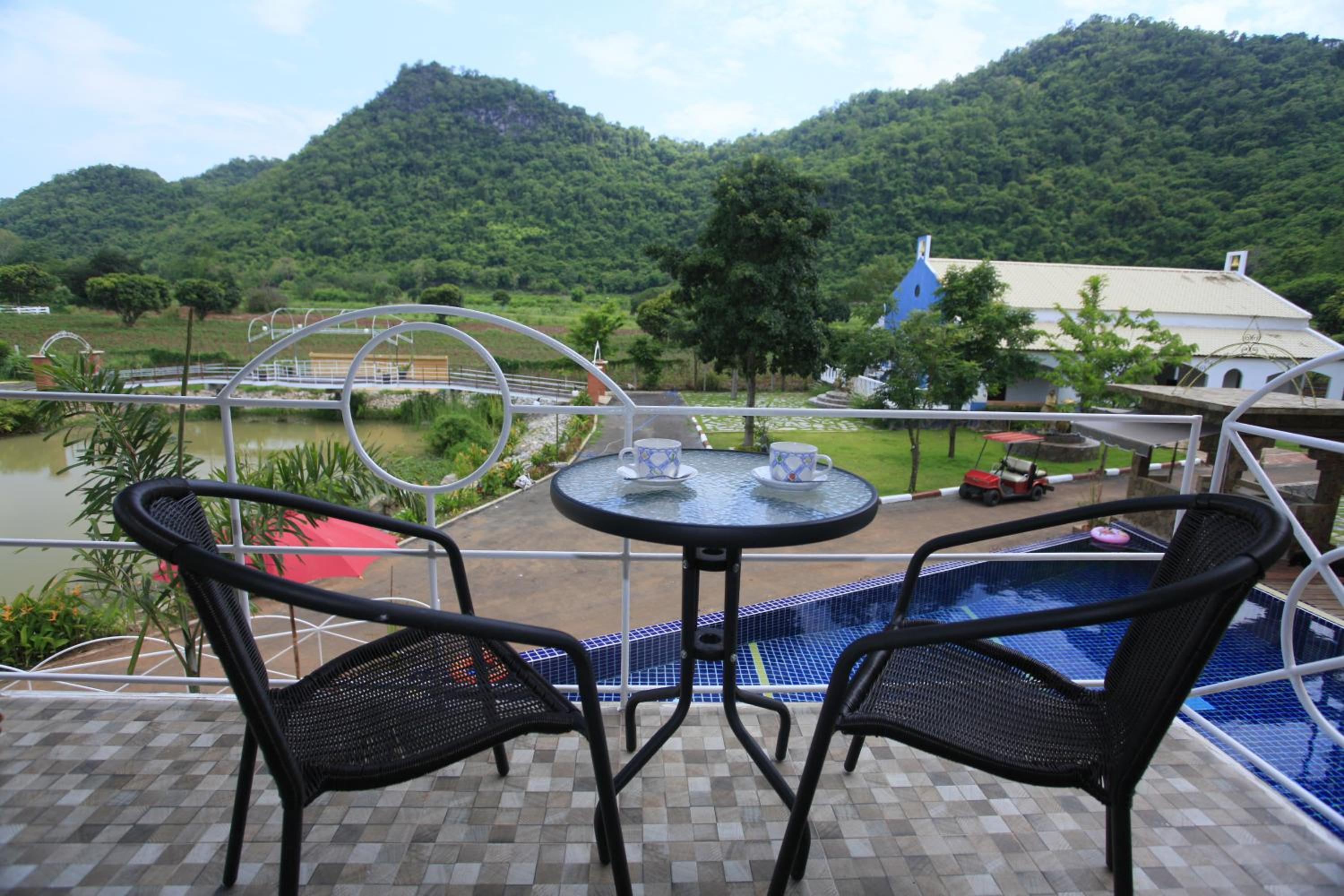 Quadruple Room with Mountain View photo 2