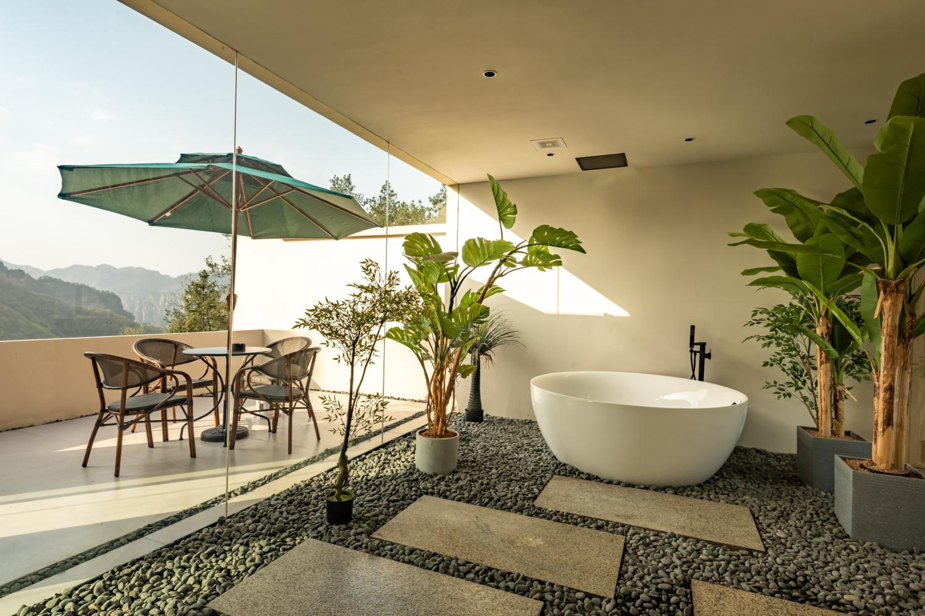 Suite with Mountain View photo 3