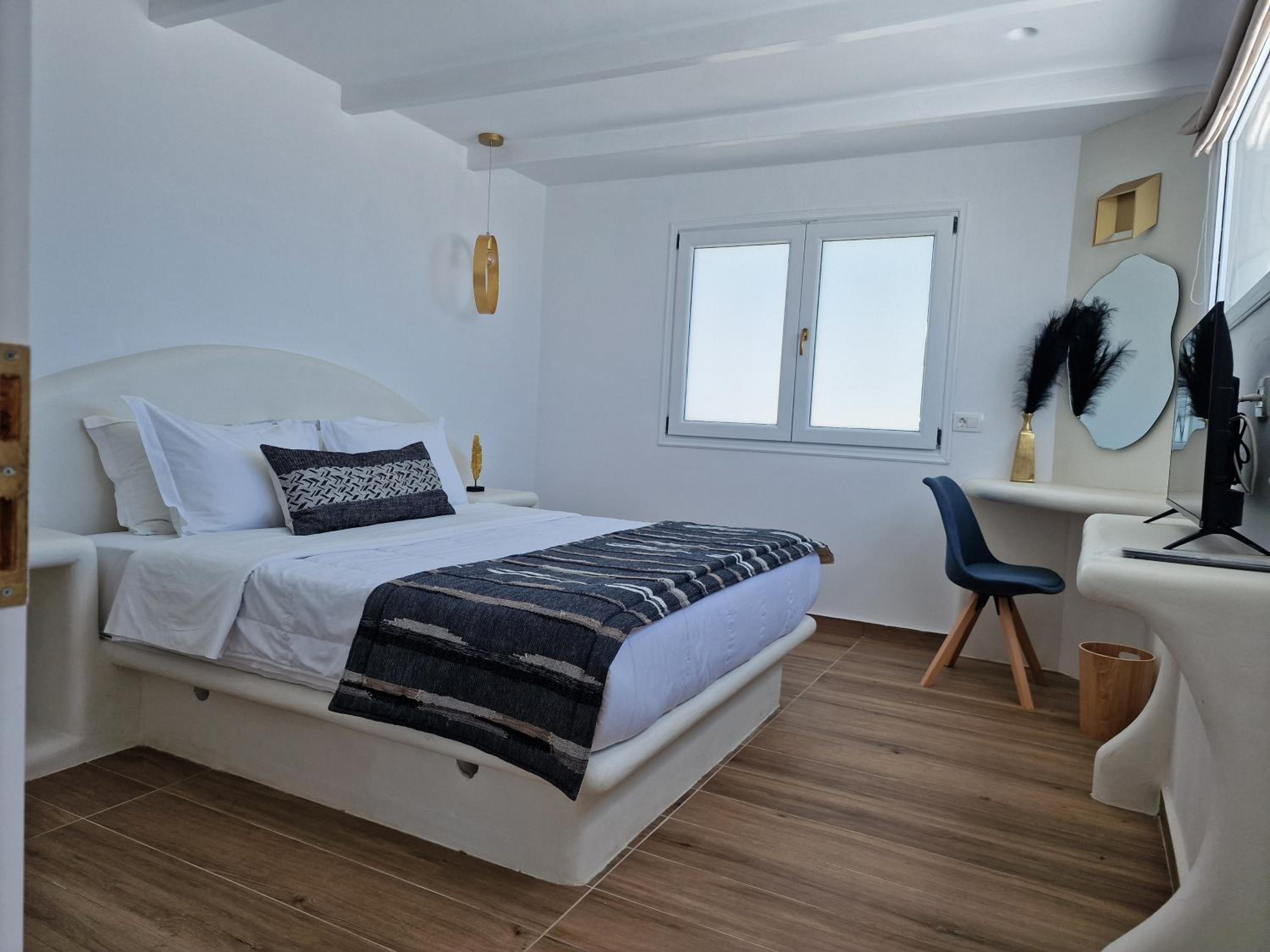 Signature Suite with Outdoor Hot Tub and Sea View - Photo 13