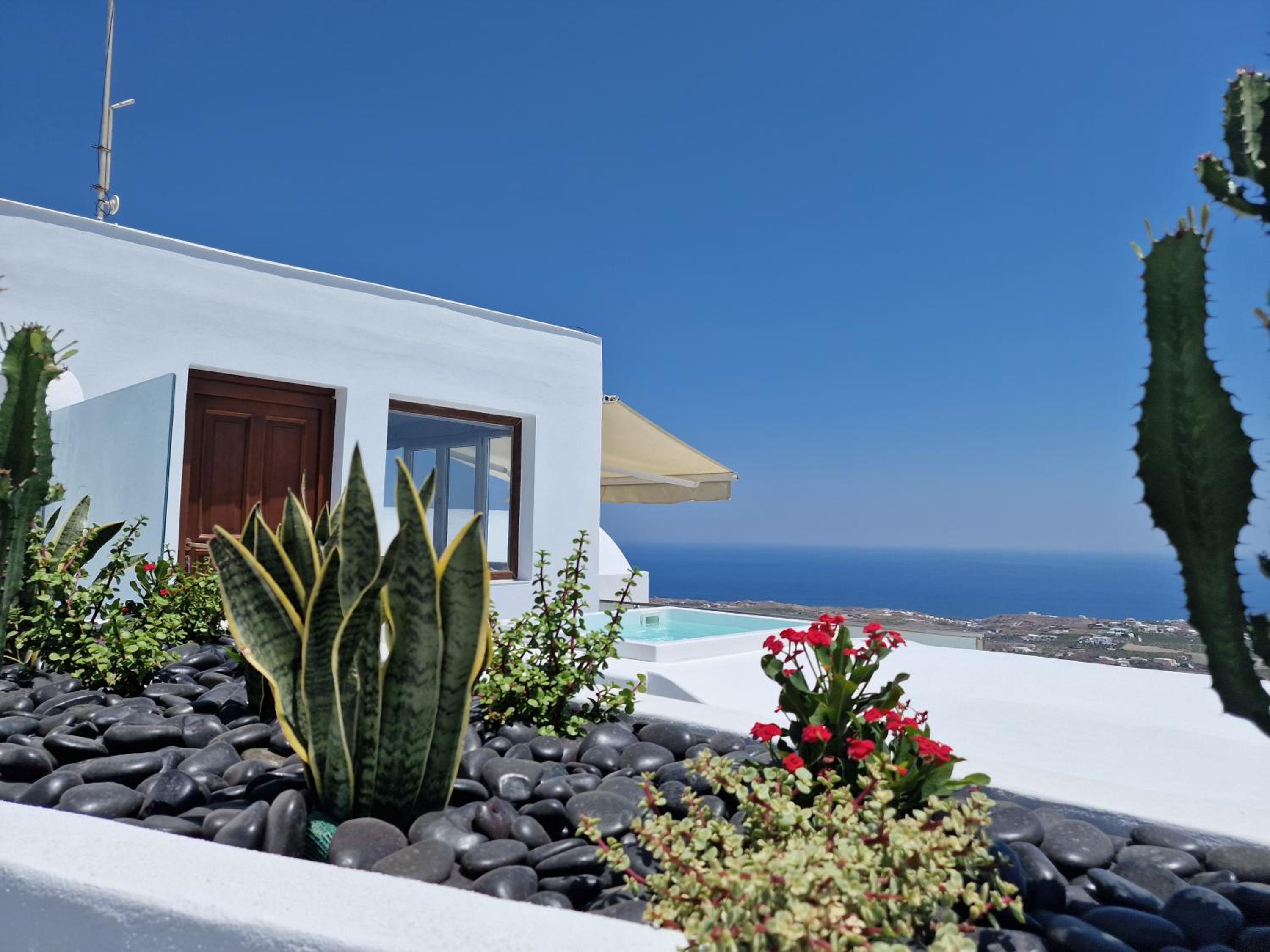 Signature Suite with Outdoor Hot Tub and Sea View - Photo 8