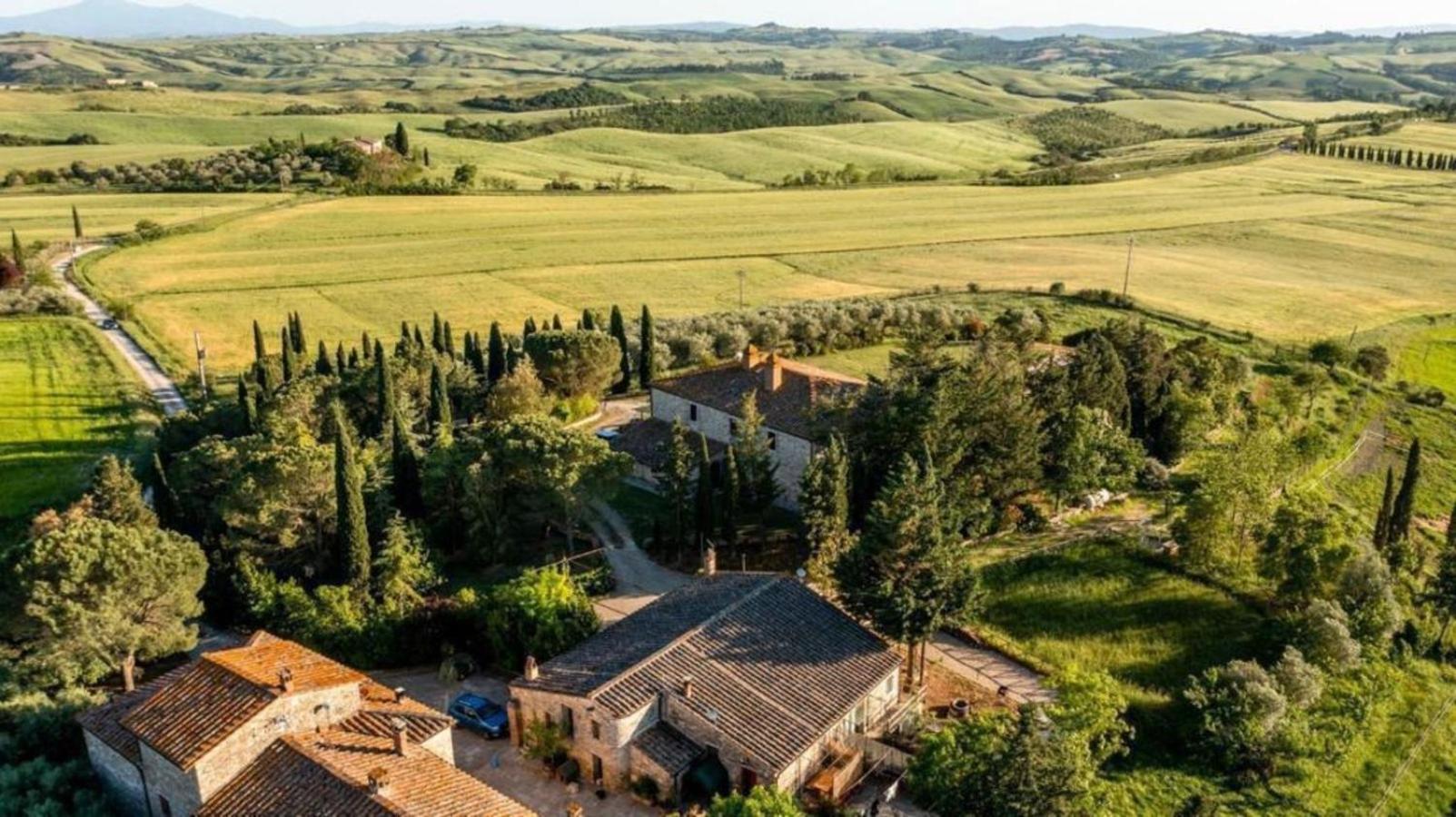Villa photo 2