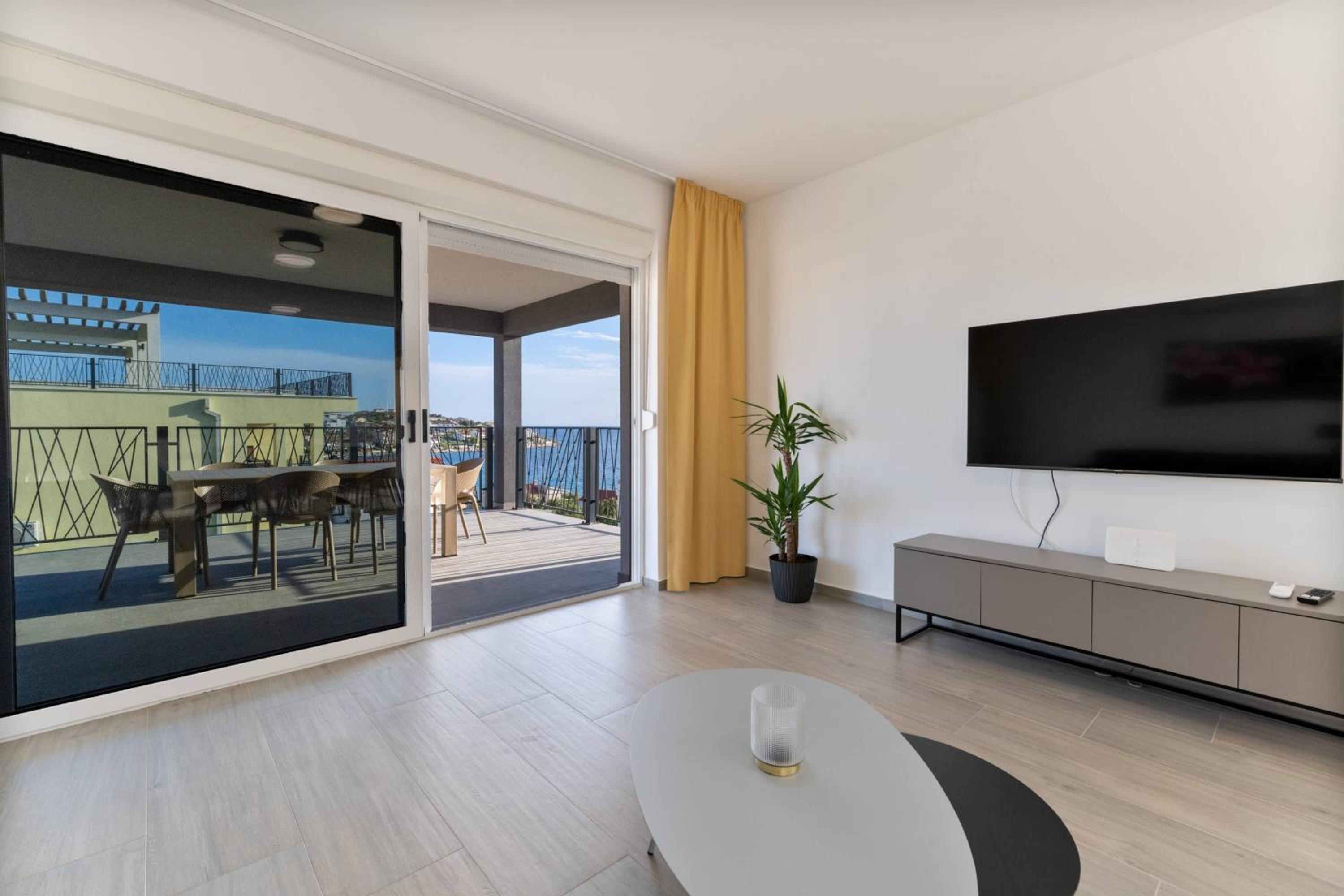 Three Bedroom Apartment with Balcony photo 1