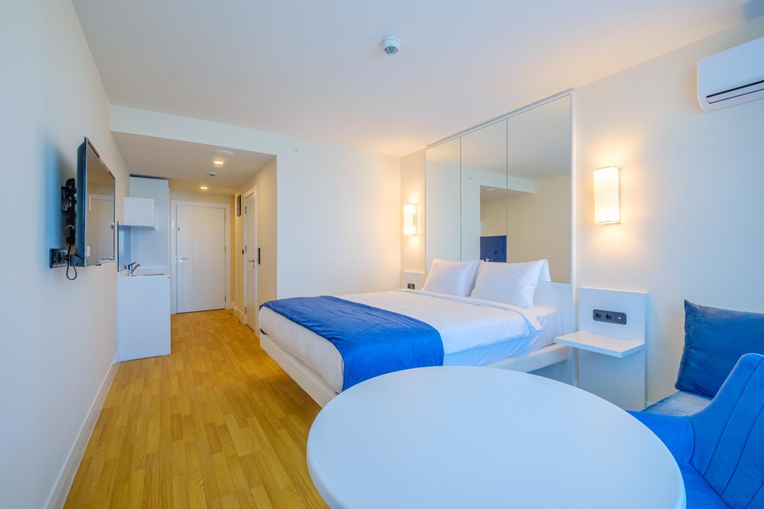 Superior Double Room with Sea View - Photo 9