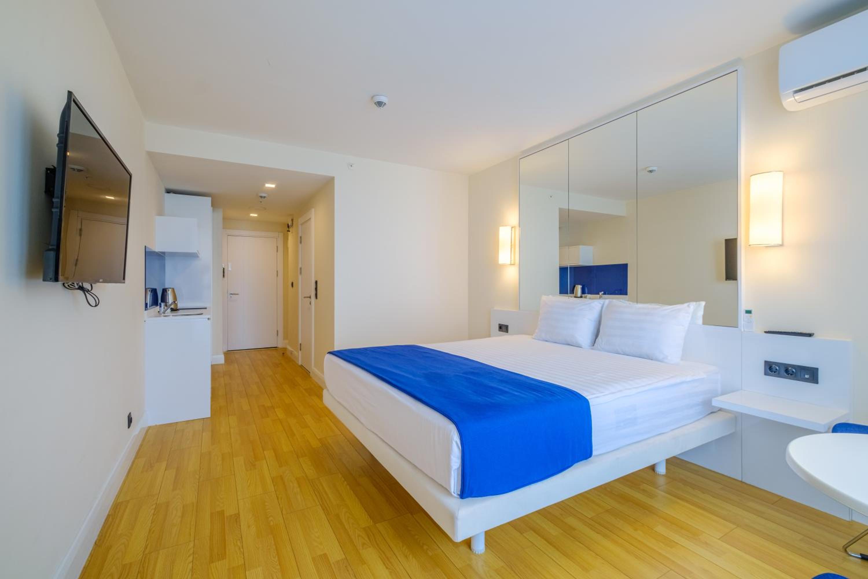 Superior Double Room with Sea View - Photo 11