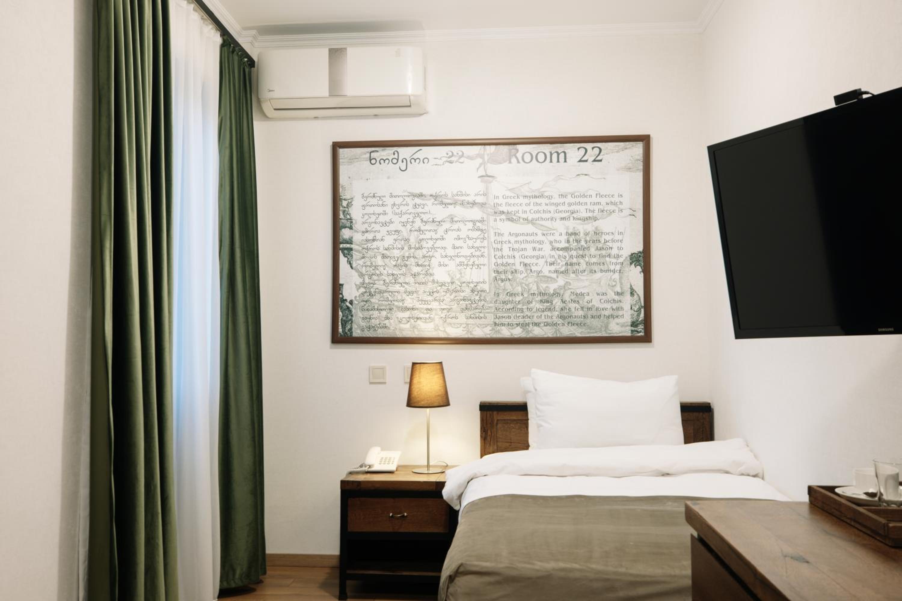 Standard Single Room with City View, Without Balcony