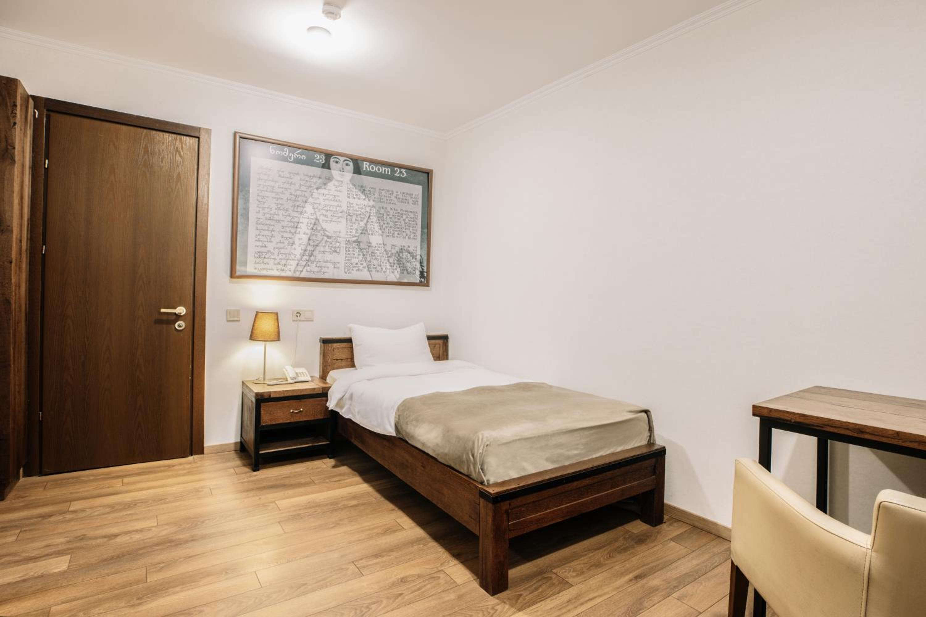 Standard Single Room with City View, Without Balcony photo 2