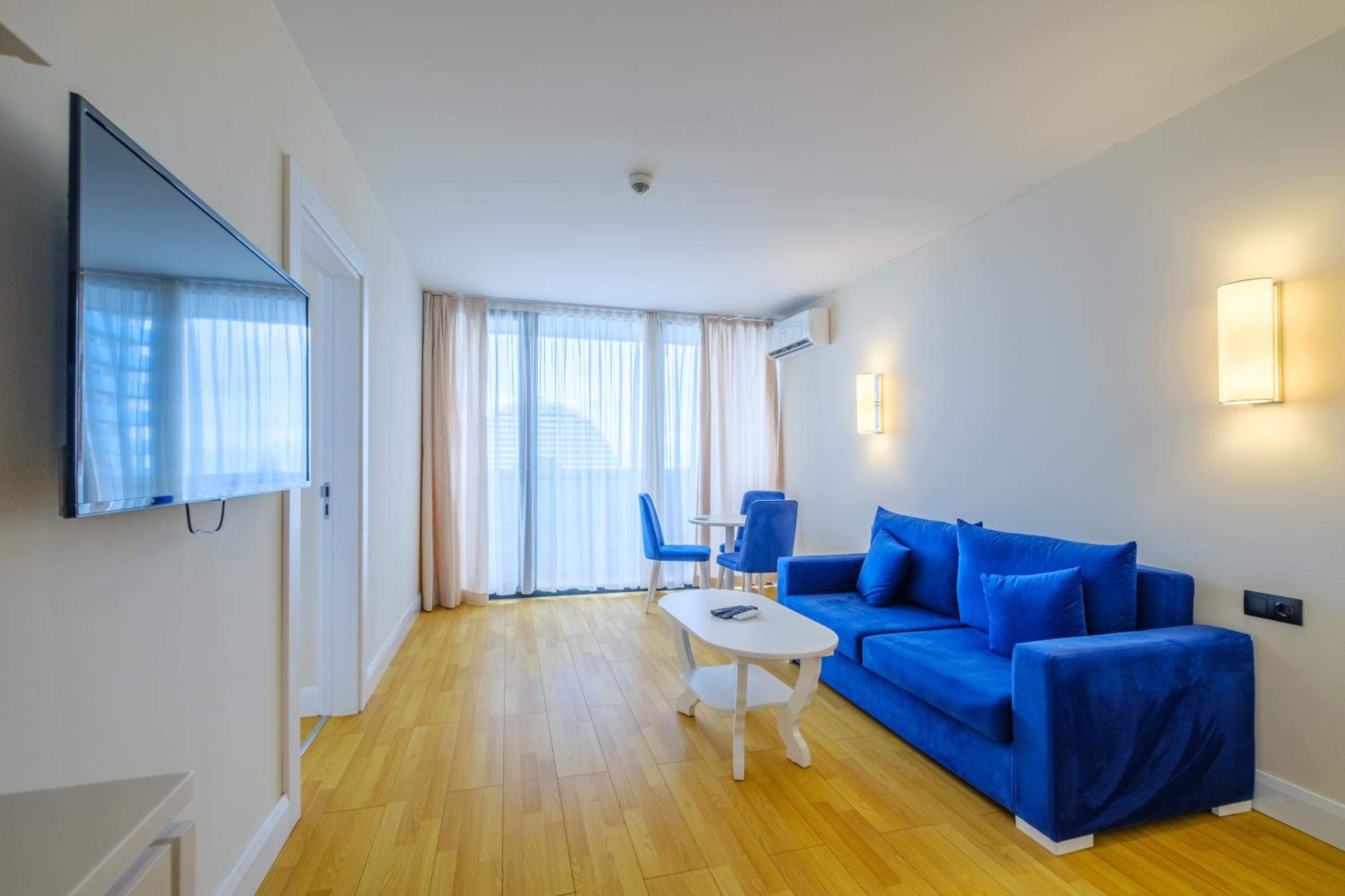 Deluxe Suite - Photo 2