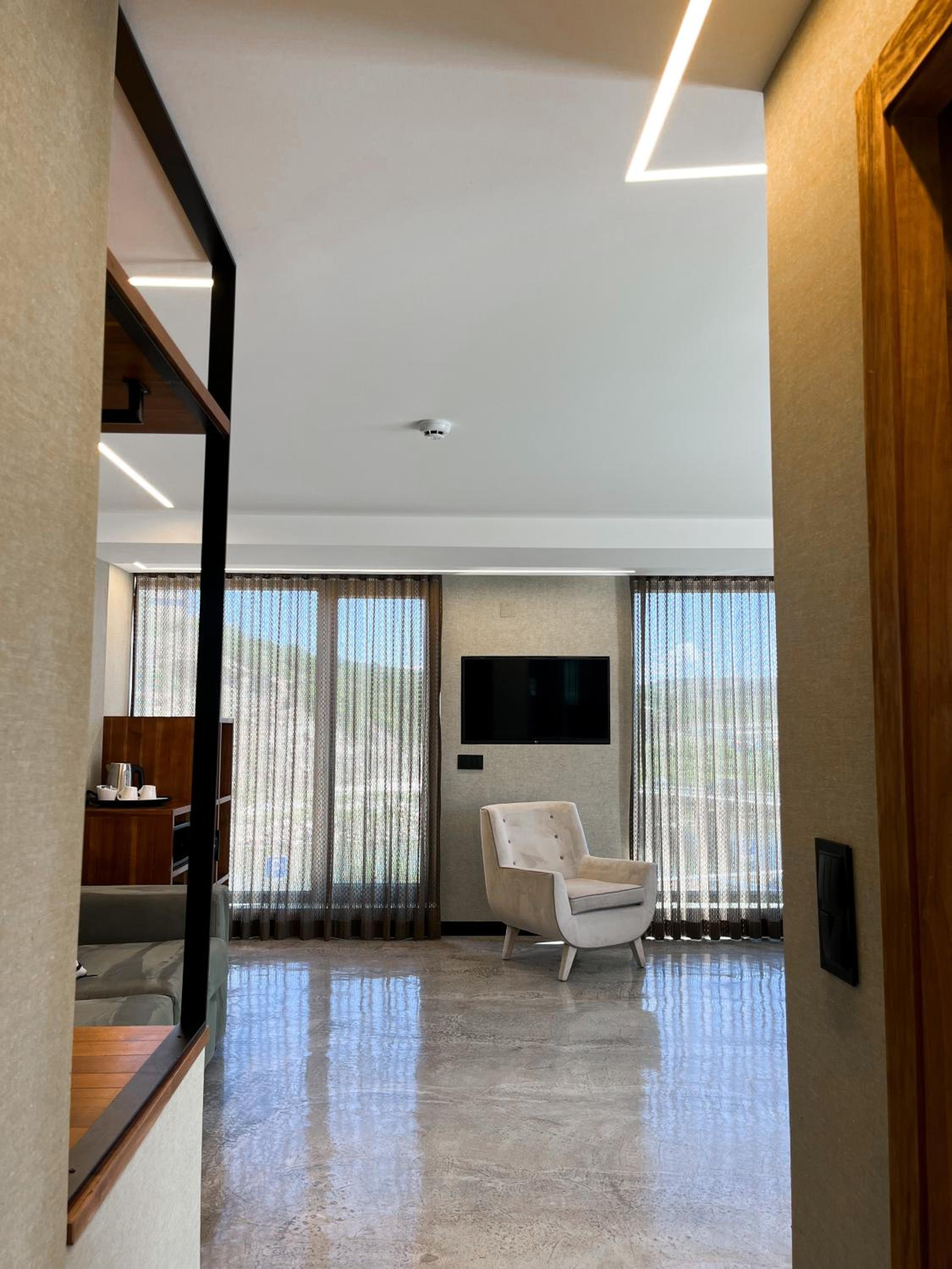 Standard Suite - Photo 3