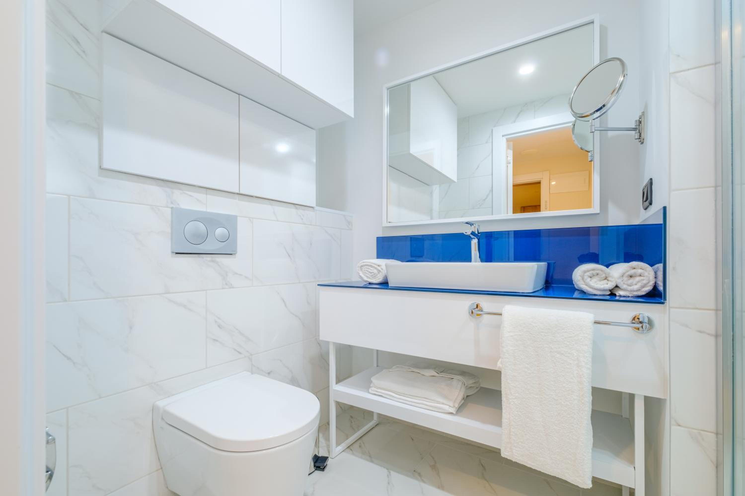 Deluxe Suite - Photo 7