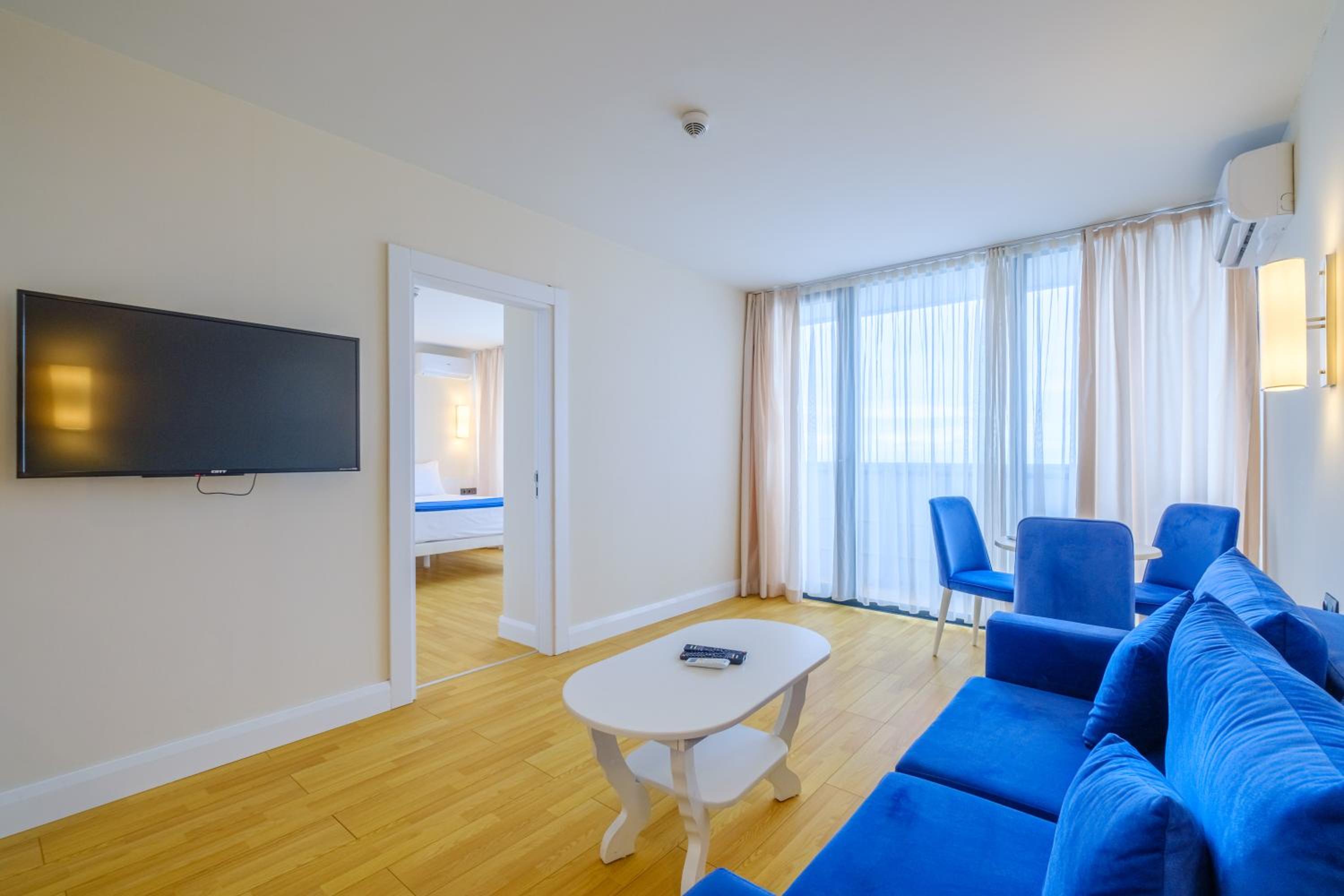 Deluxe Suite - Photo 3