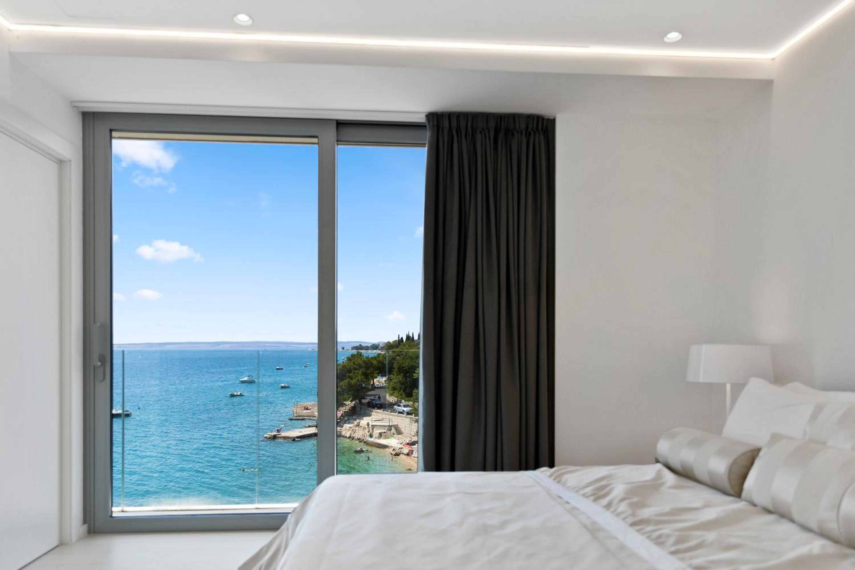 Apartment with Sea View - Photo 13