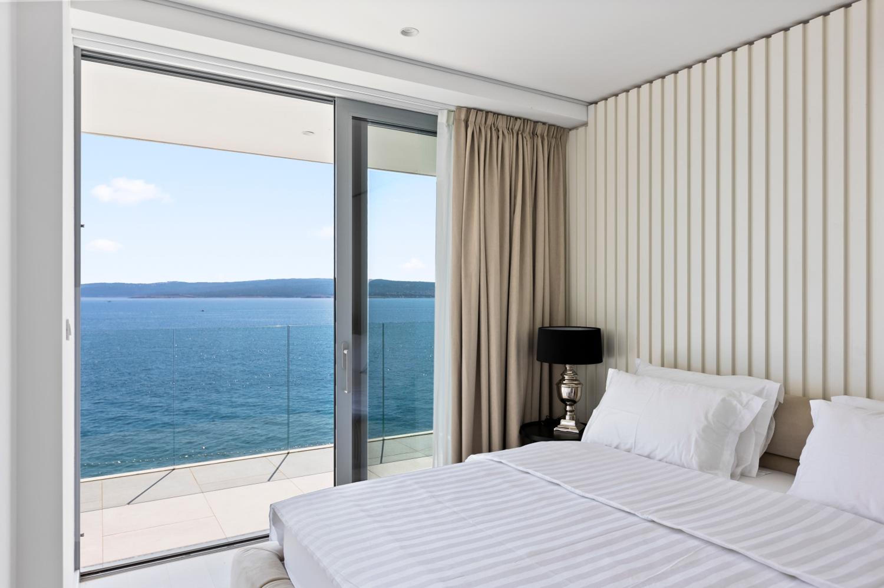 Apartment with Sea View - Photo 12