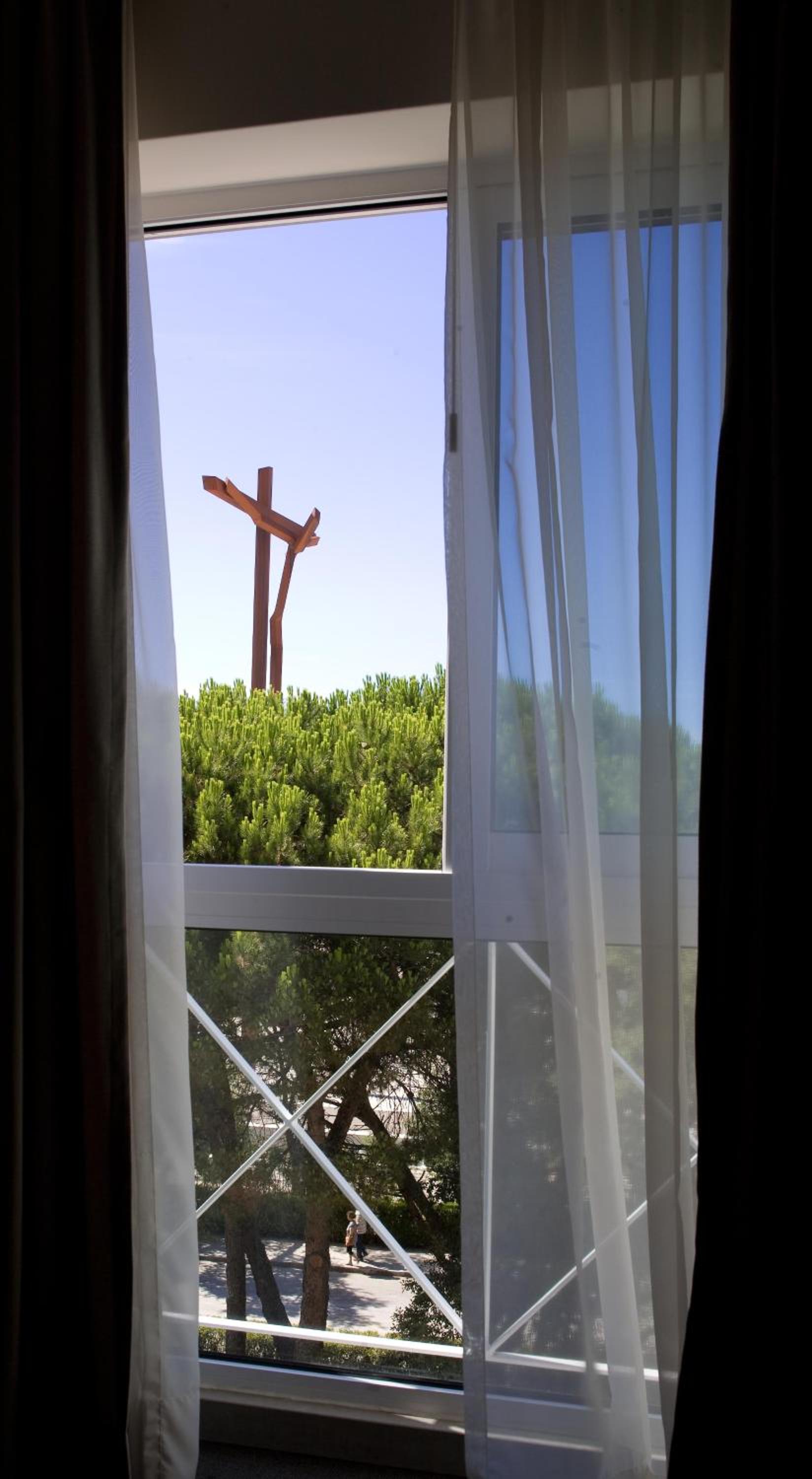 Double Room with Sanctuary View - Photo 6